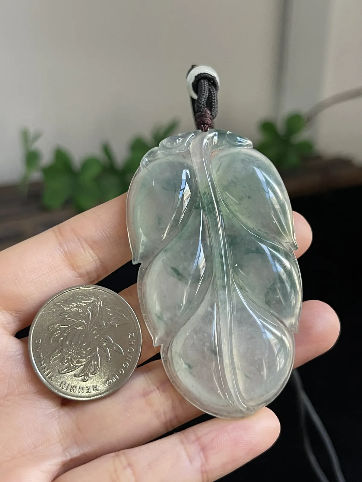 翡翠冰糯种飘绿叶子，配珠未测