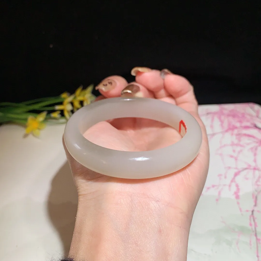 和田玉55圈口藕粉漂紫双色手镯！玉质细腻油润 底色纯净 无裂无杂 脂粉好，品质好