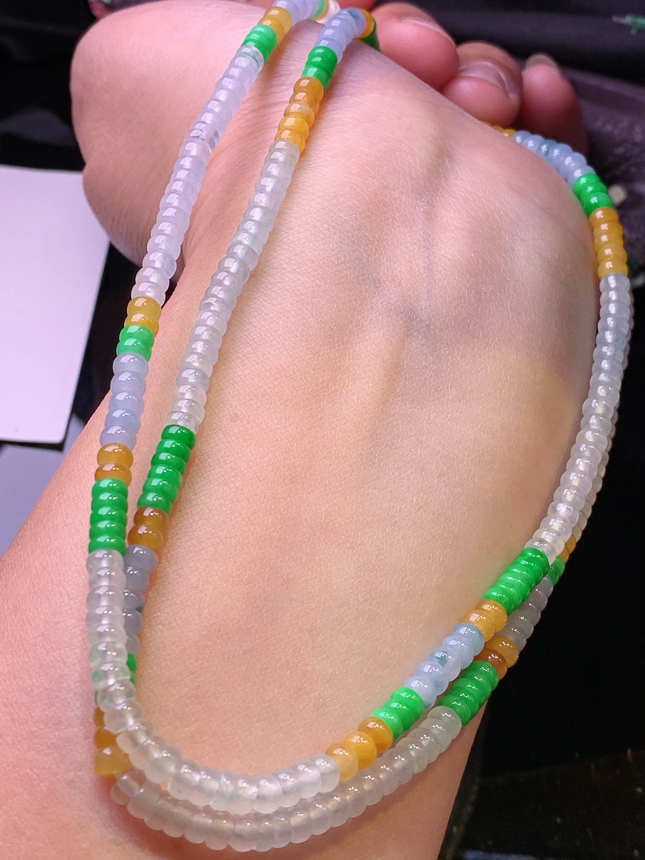 多彩算盘珠项链 玉质细腻 色泽清新 艳丽 整体尺寸4*2.3