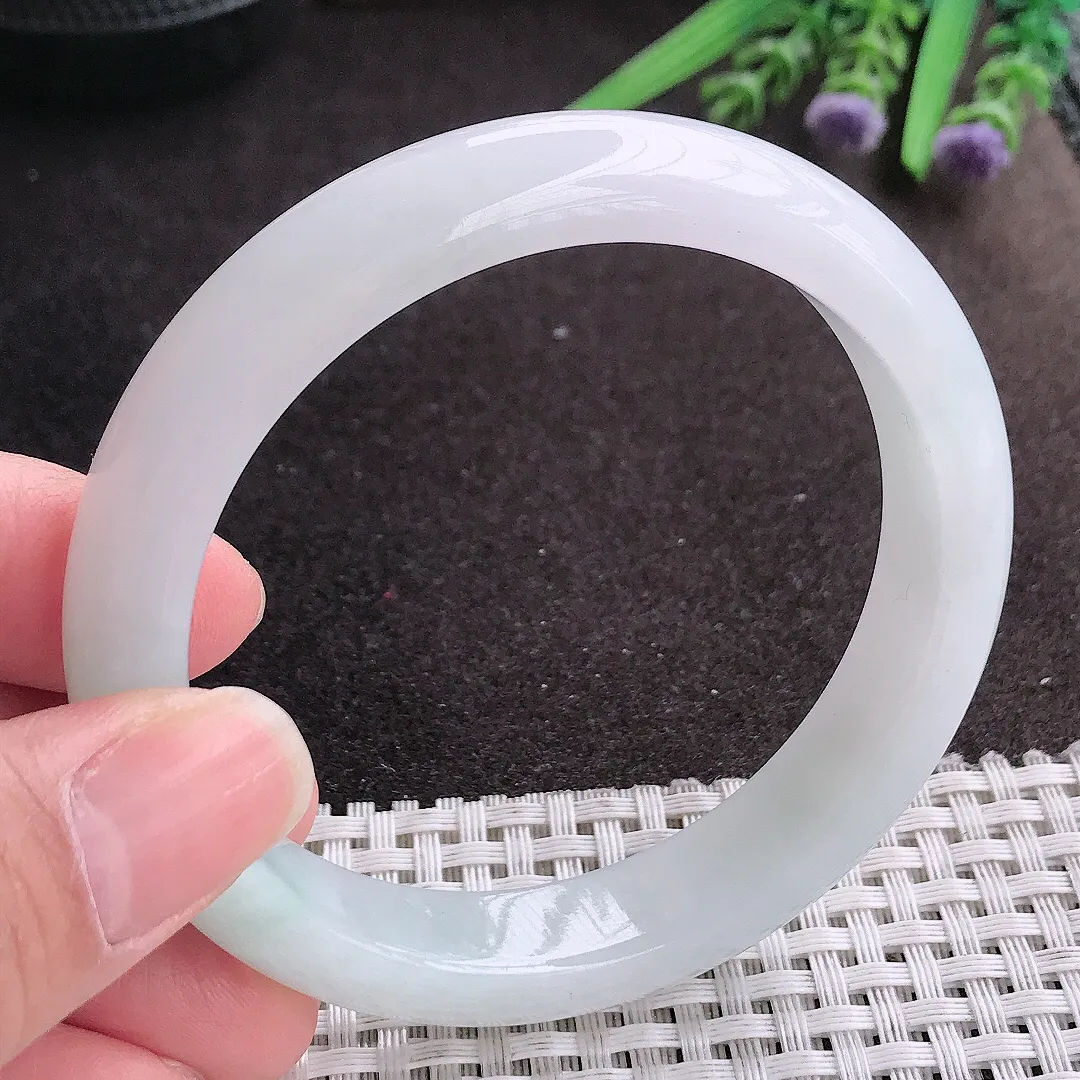 实拍A货翡翠59.5/12.2/8.3老坑冰润水灵月光白手镯宽边玉镯手环