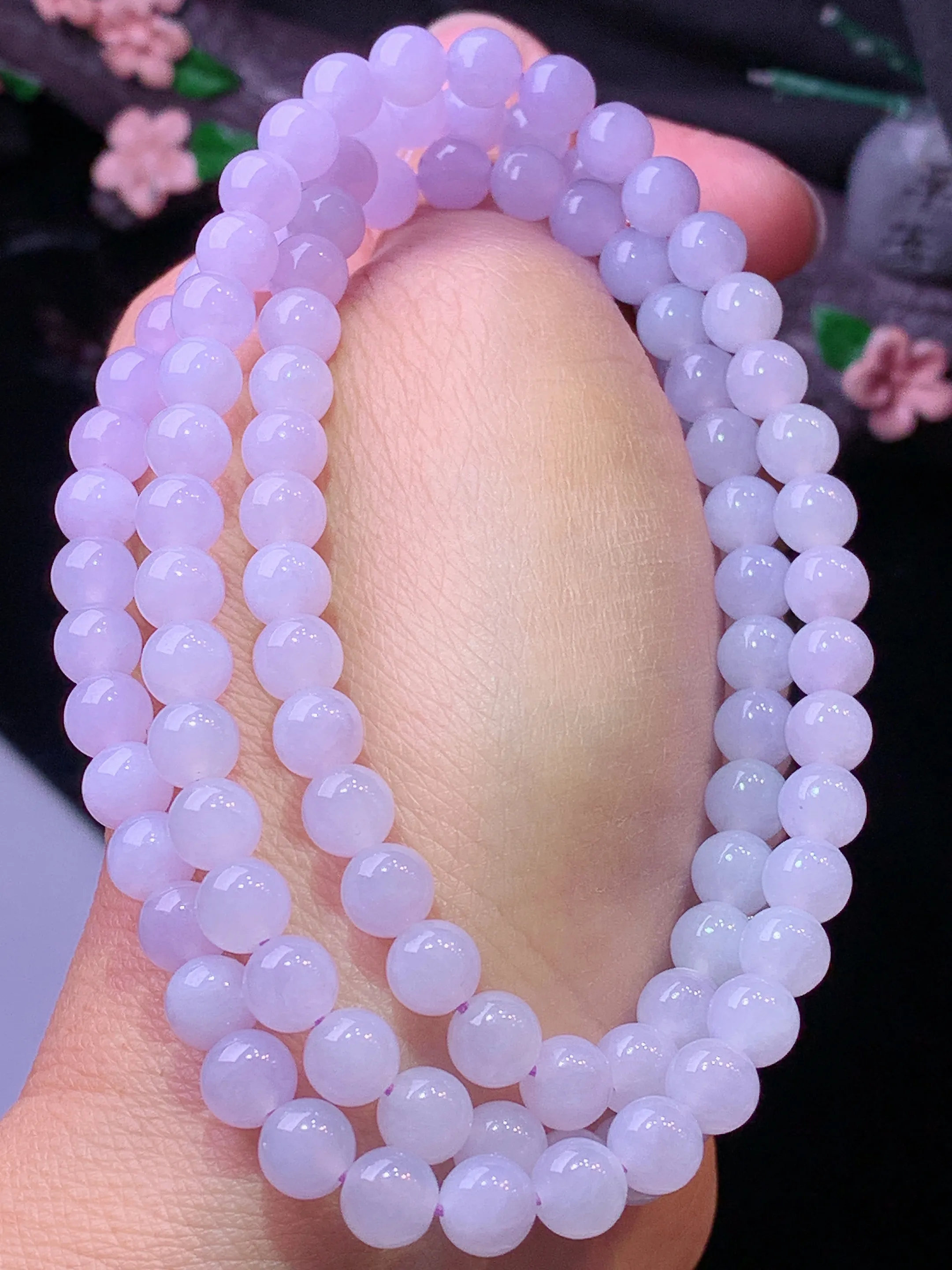 淡紫罗兰圆珠项链 玉质细腻 色泽清新艳丽 整体尺寸5.9