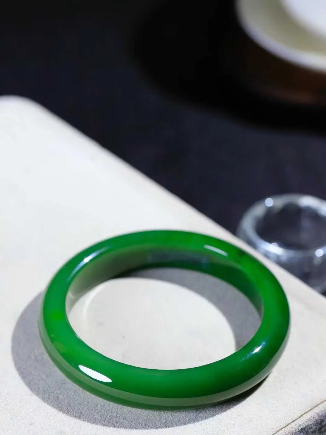 【温润如心.镯】

收藏级臻品️和田玉碧玉手镯，精选上等碧玉料，色泽清透，质地细腻。佩戴它，感受千