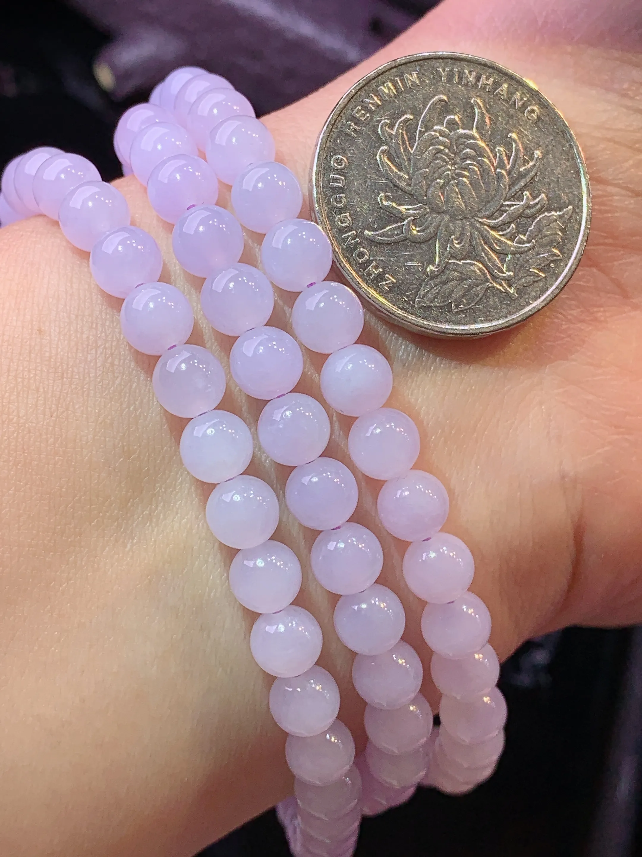 淡紫罗兰圆珠项链 玉质细腻 色泽清新艳丽 整体尺寸5.9
