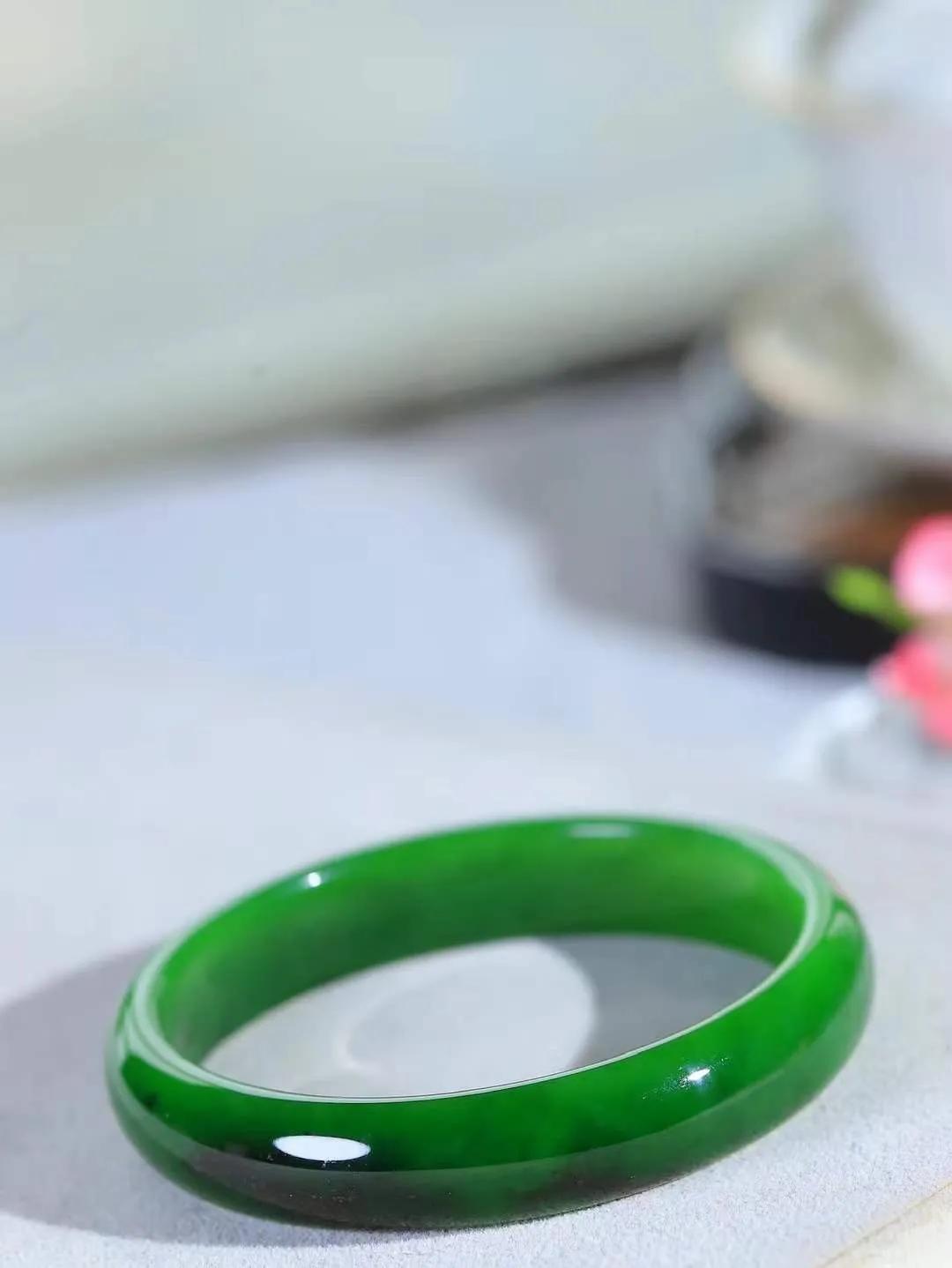 【碧波流转·手镯】

收藏级和田玉碧玉手镯，玉质细腻温润，手感舒适，️线条流畅，简约大气，美