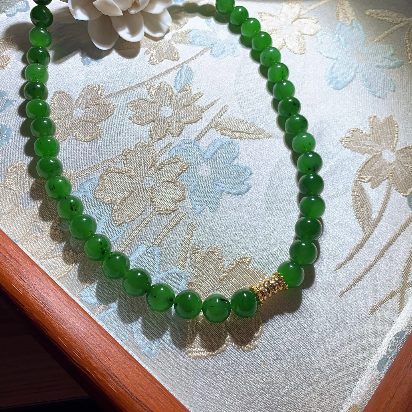 和田玉阳绿俄罗斯碧玉项链 单颗尺寸10！玉质细腻油润。手推出油品相大气。251231