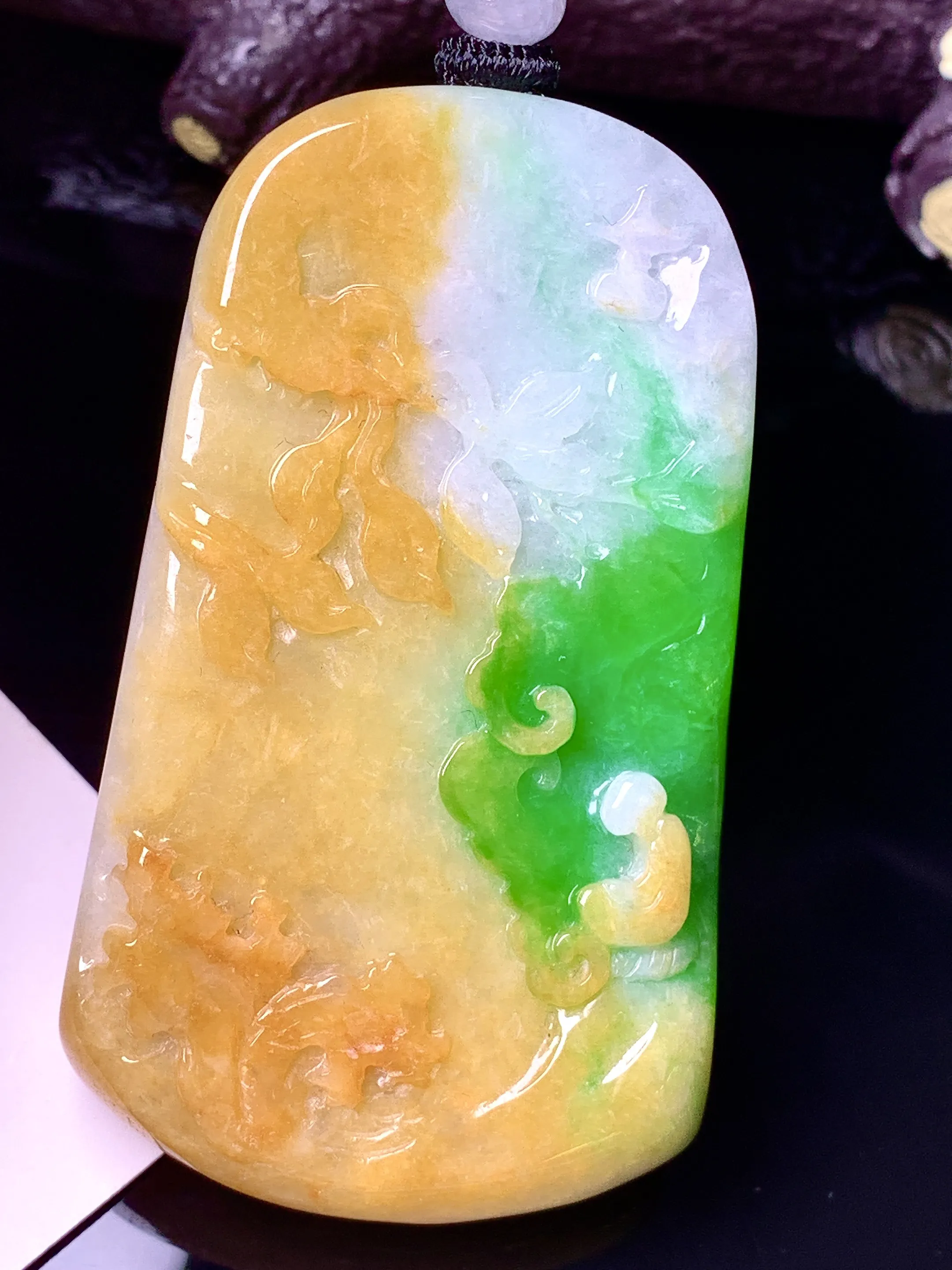 18k金钻镶嵌飘黄绿悟道山水牌吊坠 玉质细腻 色泽清新艳丽 整体尺寸62.5*36.5*10