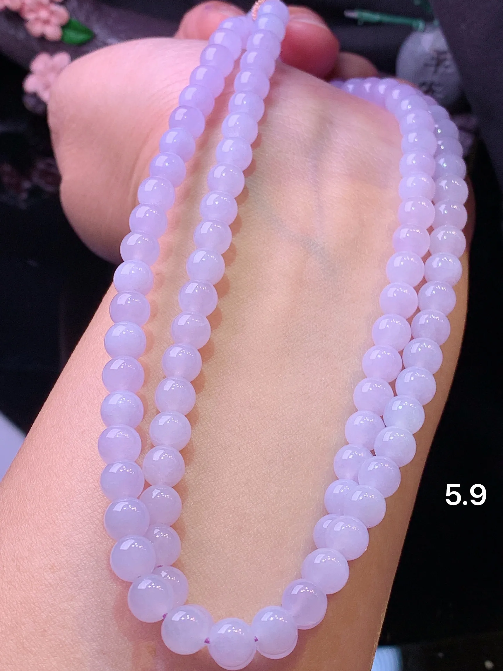 淡紫罗兰圆珠项链 玉质细腻 色泽清新艳丽 整体尺寸5.9