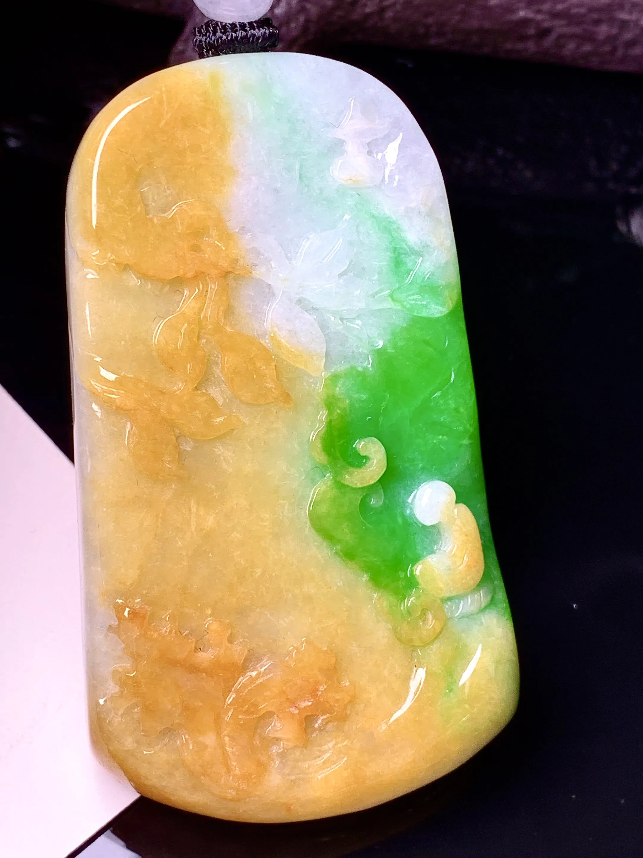 18k金钻镶嵌飘黄绿悟道山水牌吊坠 玉质细腻 色泽清新艳丽 整体尺寸62.5*36.5*10