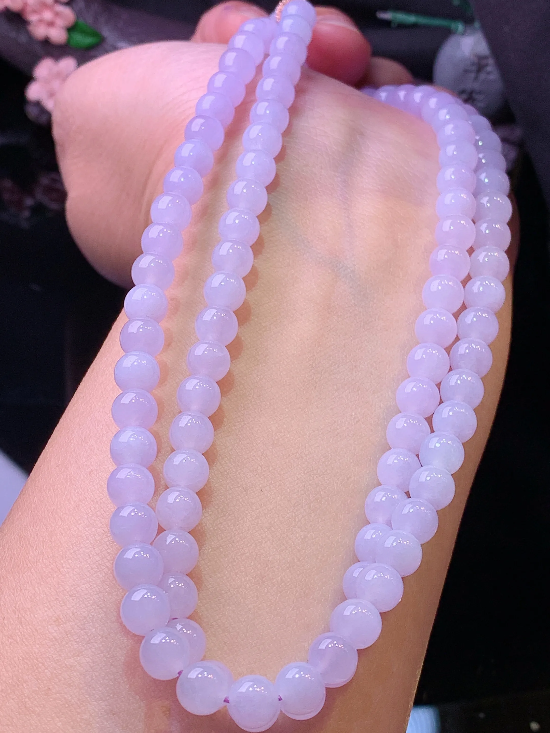 淡紫罗兰圆珠项链 玉质细腻 色泽清新艳丽 整体尺寸5.9