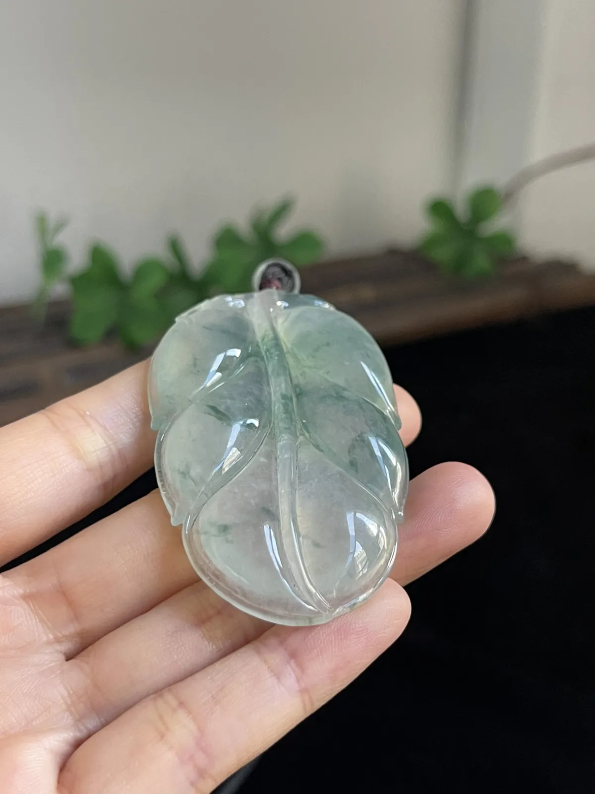 翡翠冰糯种飘绿叶子，配珠未测