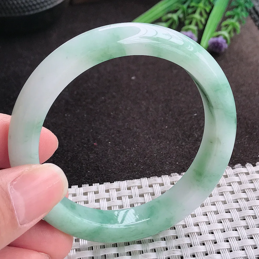 实拍A货翡翠56.5/11.4/8.5老坑精美温润飘花手镯宽边玉镯手环