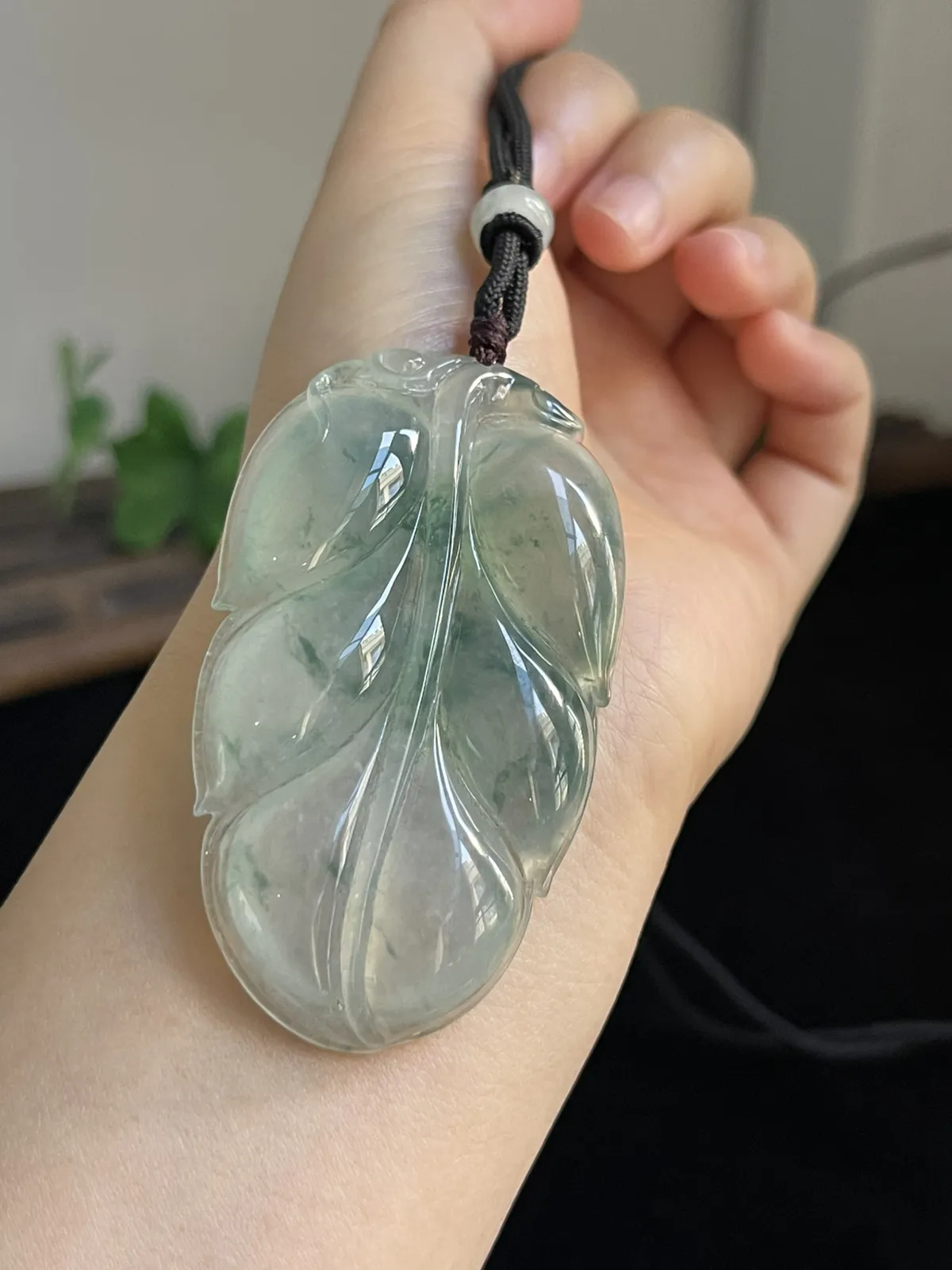 翡翠冰糯种飘绿叶子，配珠未测