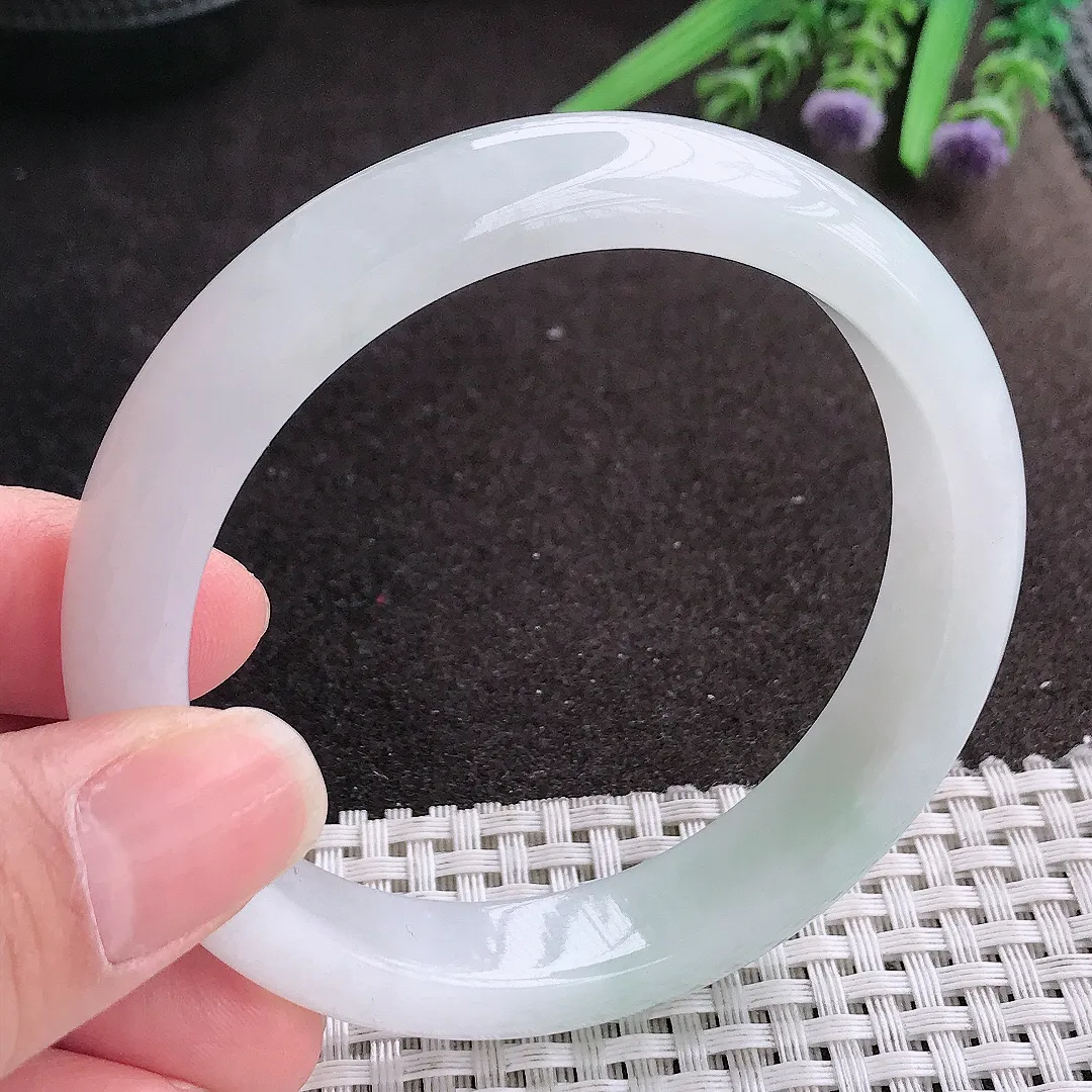 实拍A货翡翠59.5/12.2/8.3老坑冰润水灵月光白手镯宽边玉镯手环
