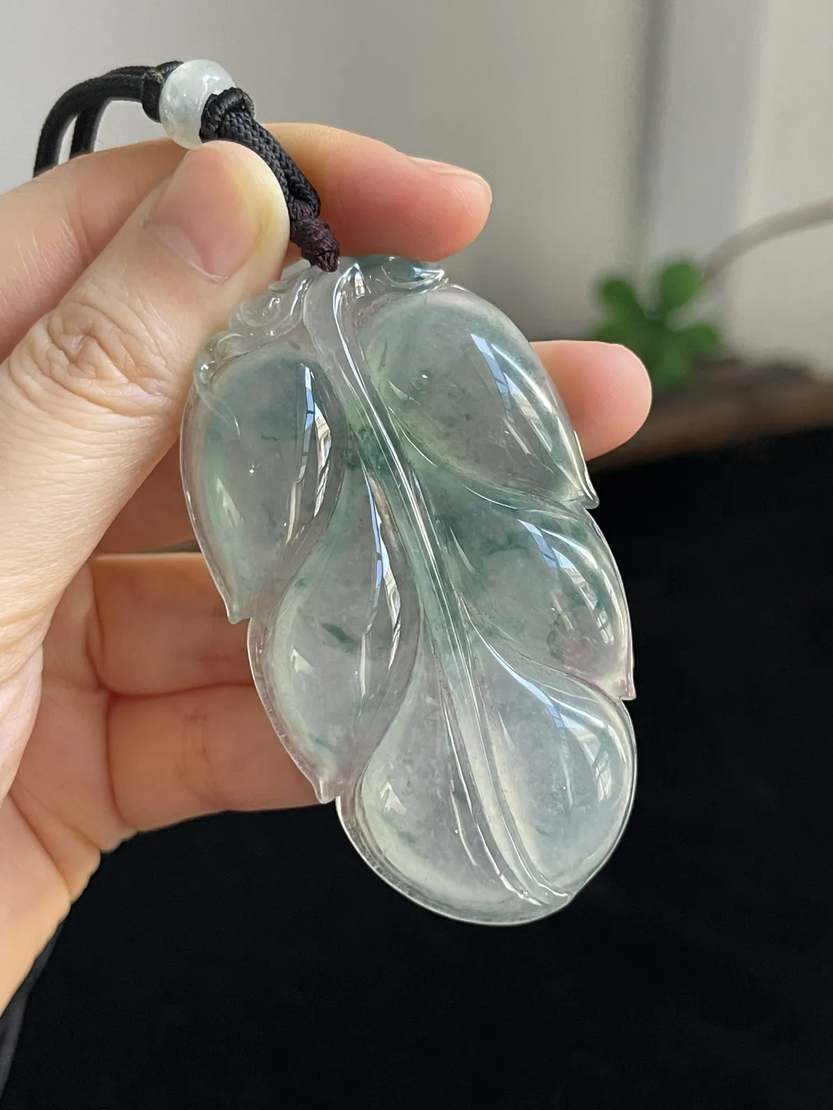 翡翠冰糯种飘绿叶子，配珠未测