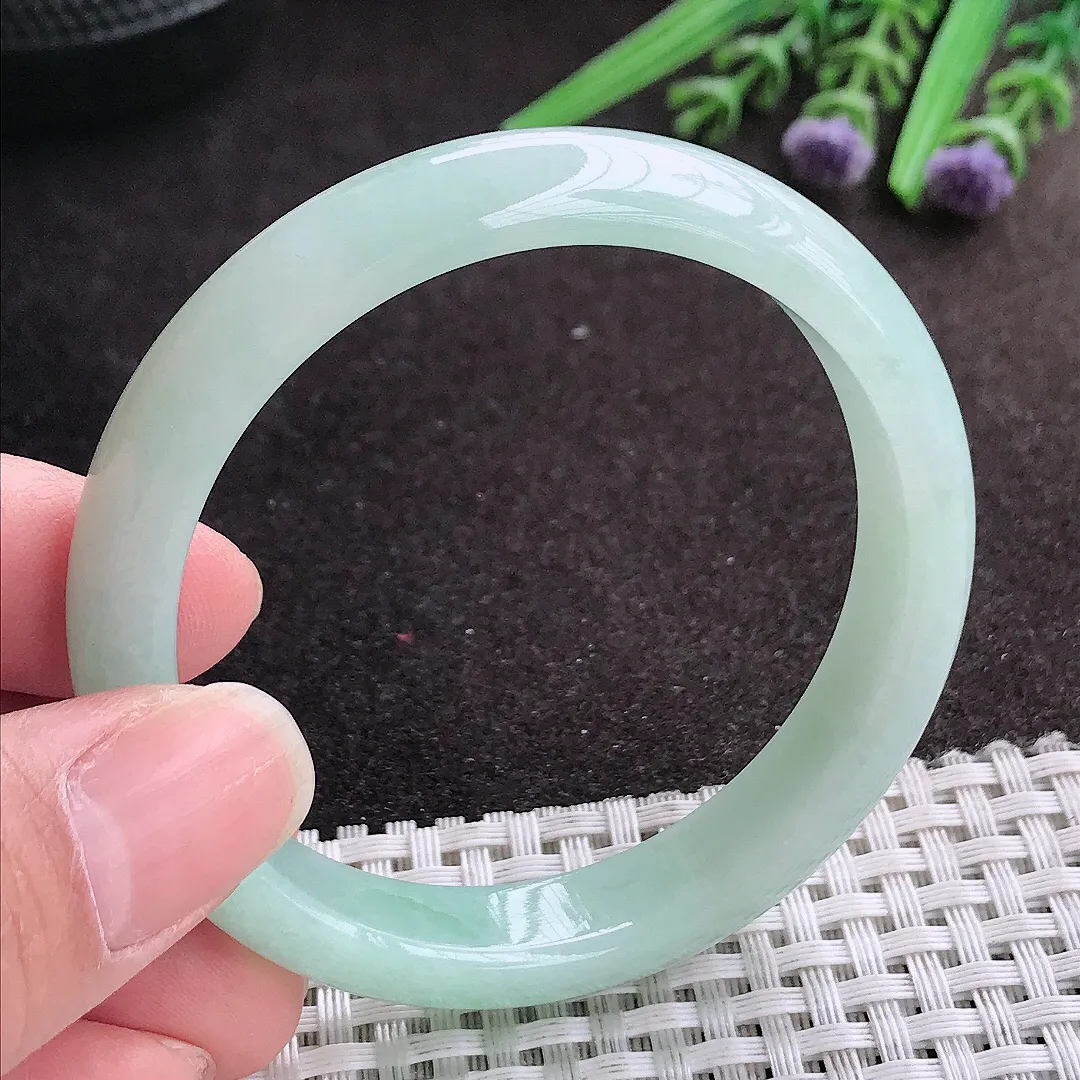 实拍A货翡翠53.5/11.3/6.8老坑秀气冰润冰晴绿手镯宽边玉镯手环