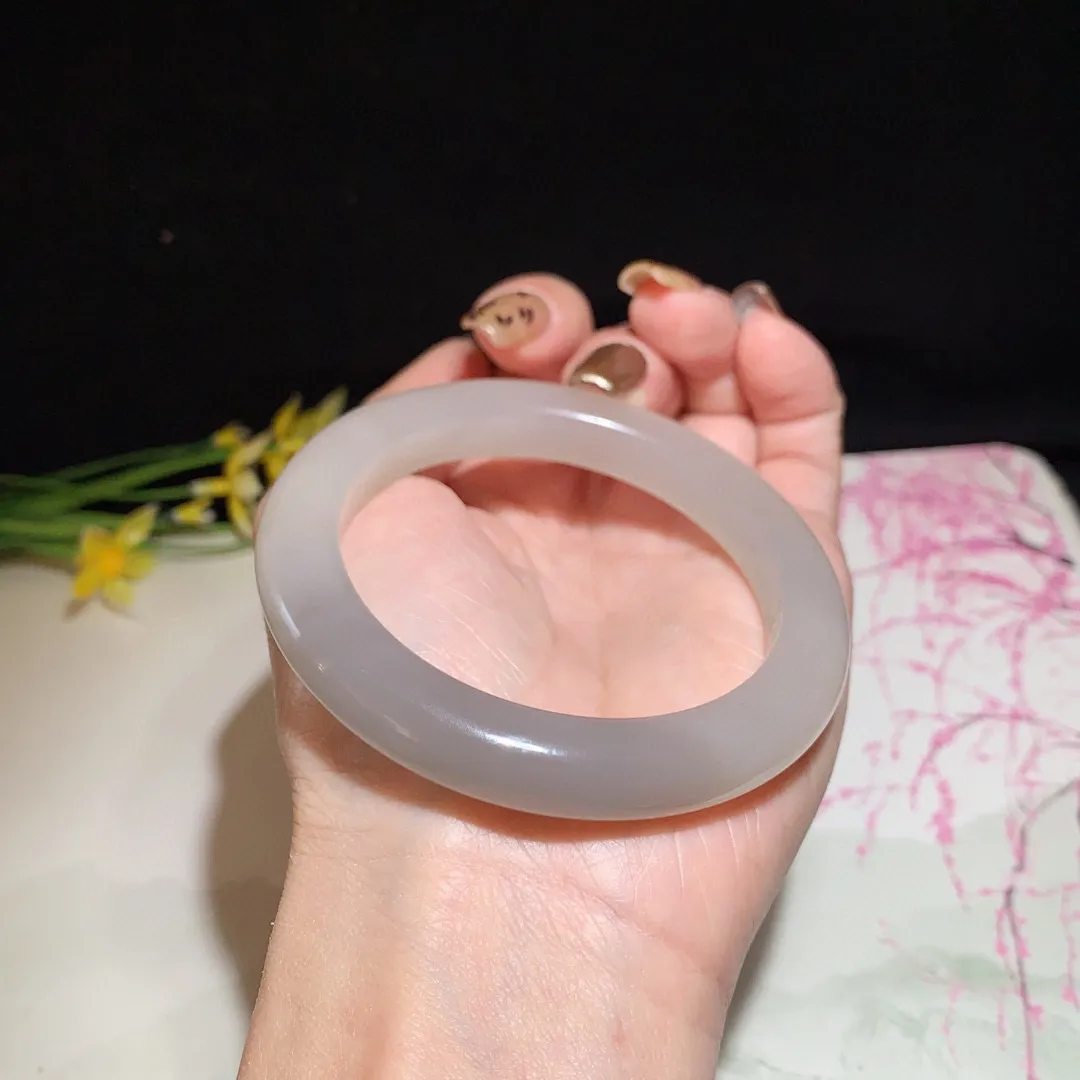 和田玉55圈口藕粉漂紫双色手镯！玉质细腻油润 底色纯净 无裂无杂 脂粉好，品质好