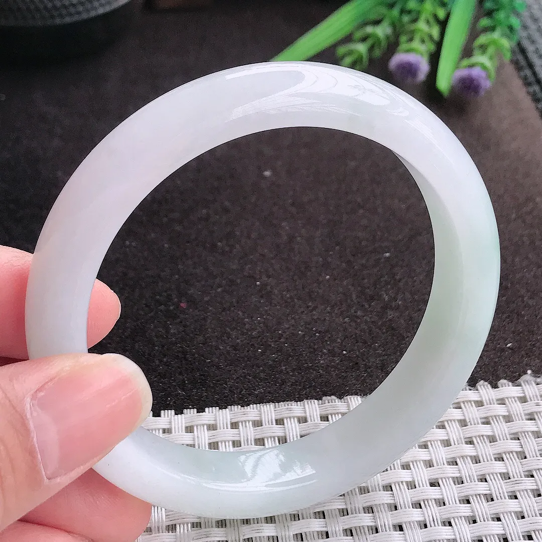 实拍A货翡翠59.5/12.2/8.3老坑冰润水灵月光白手镯宽边玉镯手环