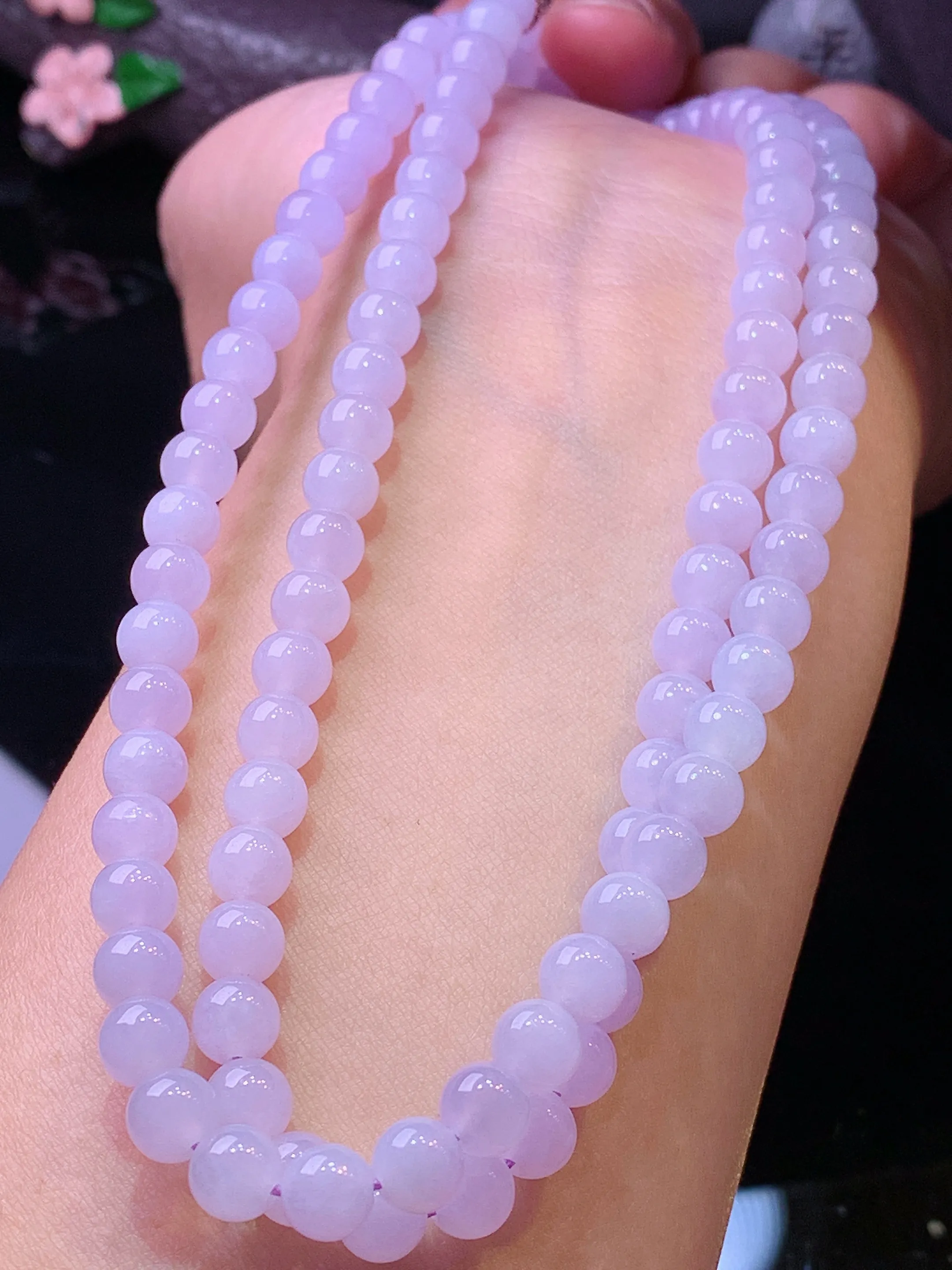 淡紫罗兰圆珠项链 玉质细腻 色泽清新艳丽 整体尺寸5.9