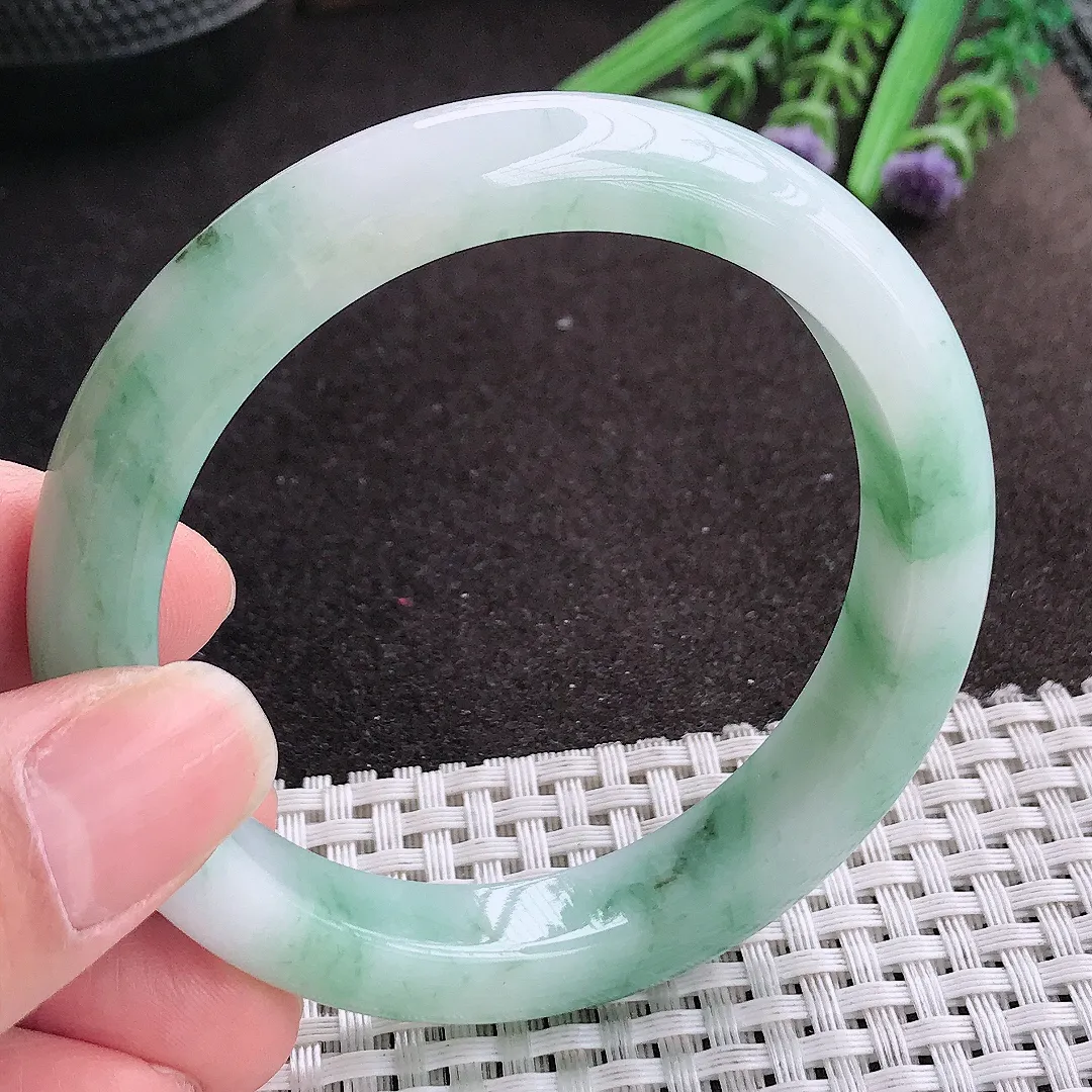 实拍A货翡翠56.5/11.4/8.5老坑精美温润飘花手镯宽边玉镯手环