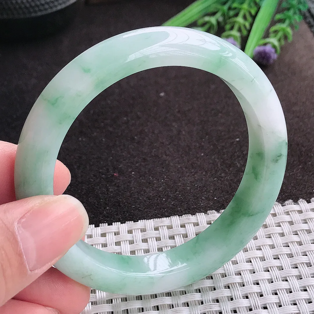 实拍A货翡翠56.5/11.4/8.5老坑精美温润飘花手镯宽边玉镯手环