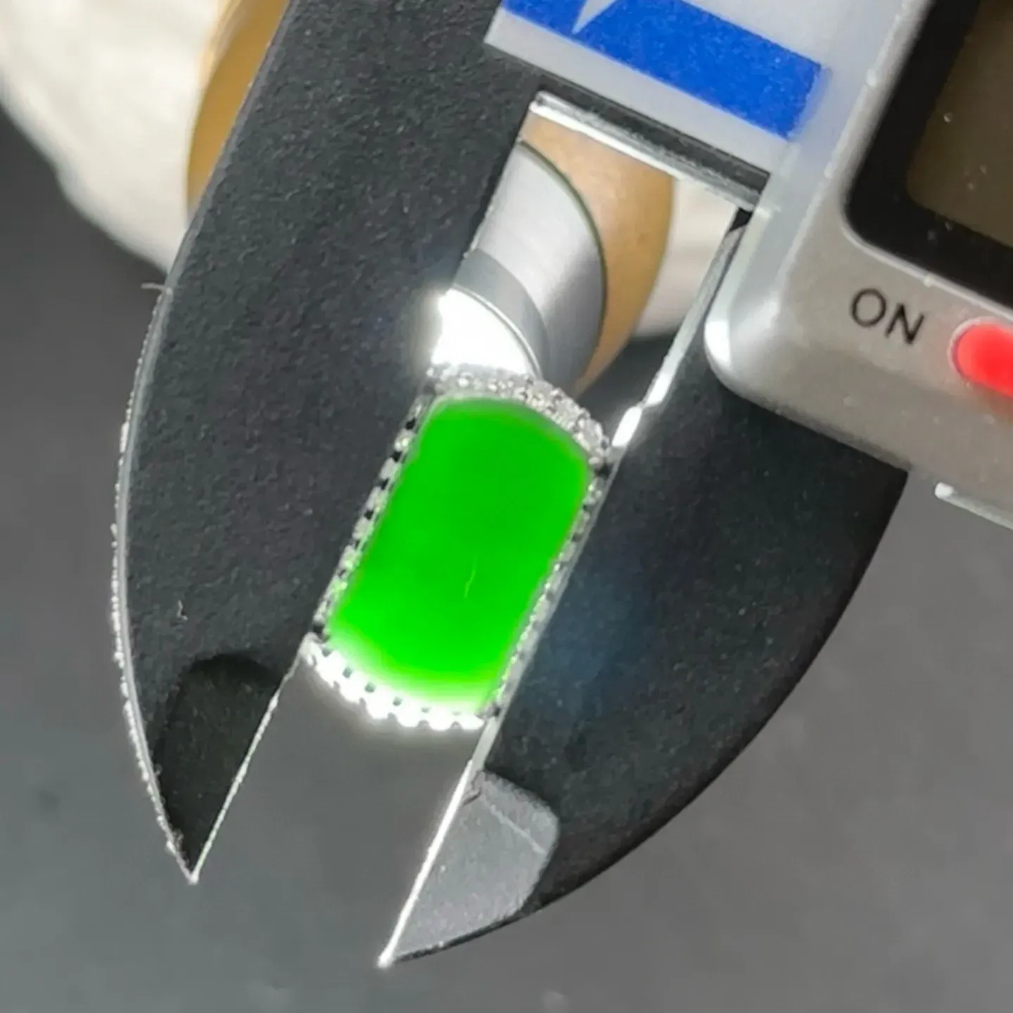 精品18k马鞍墨翠女戒 种好色正 黑度极好 打灯通透 油性十足 尺寸11.5