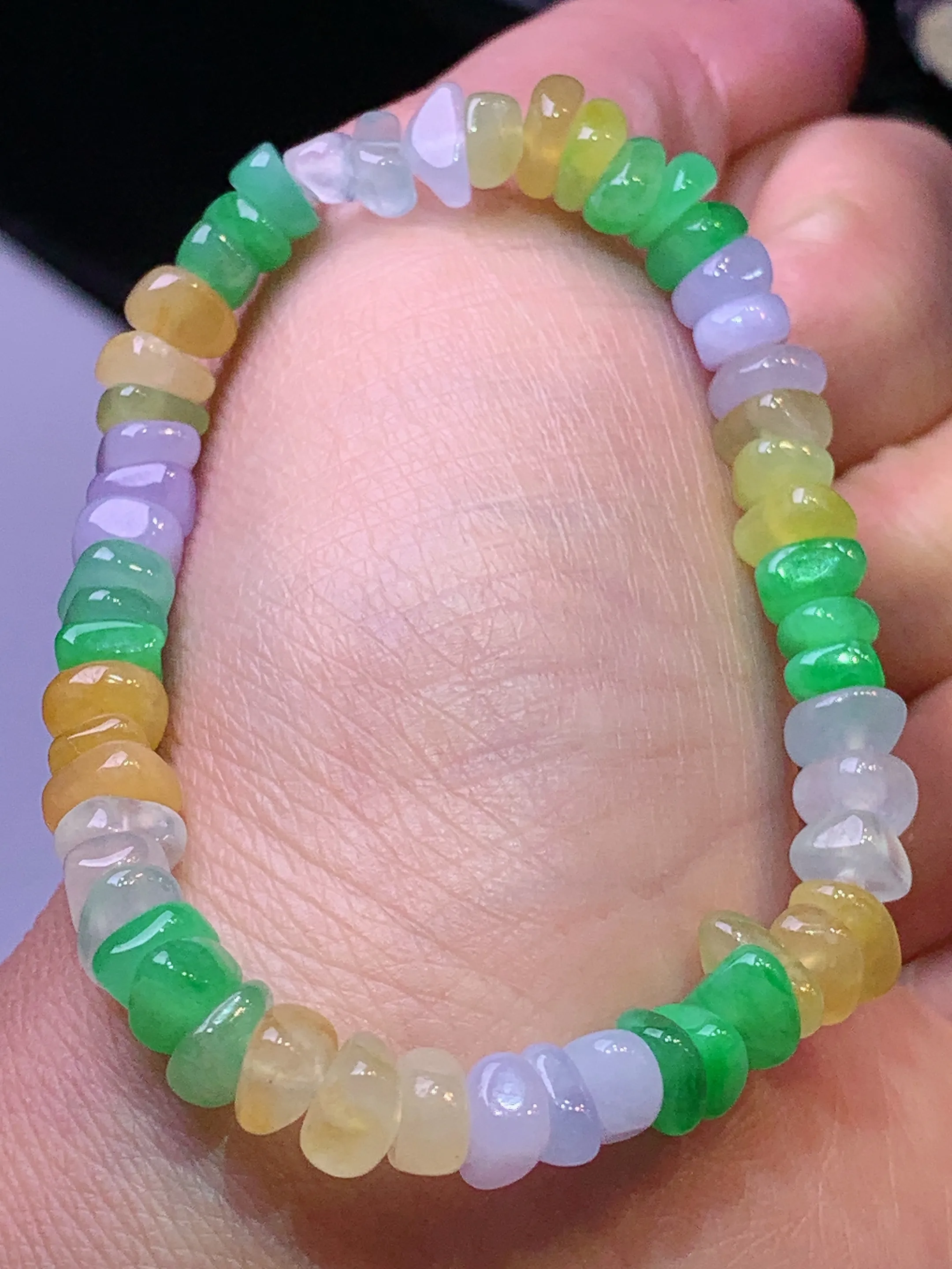 三彩随形手链 玉质细腻 色泽清新艳丽 整体尺寸6.6*5*4