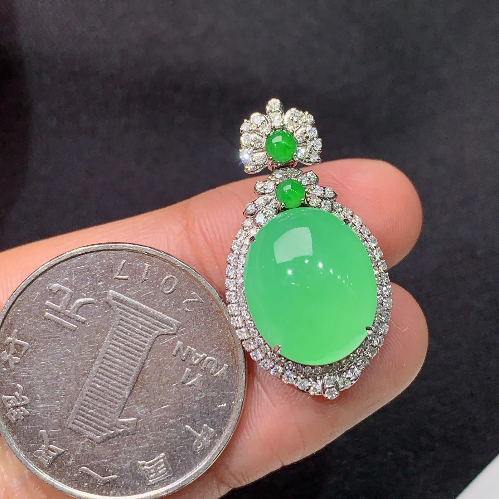 甜绿蛋面吊坠，18k金镶嵌，冰润色阳，玉质细腻，种水足，Yj03 尺寸28*15*9.2