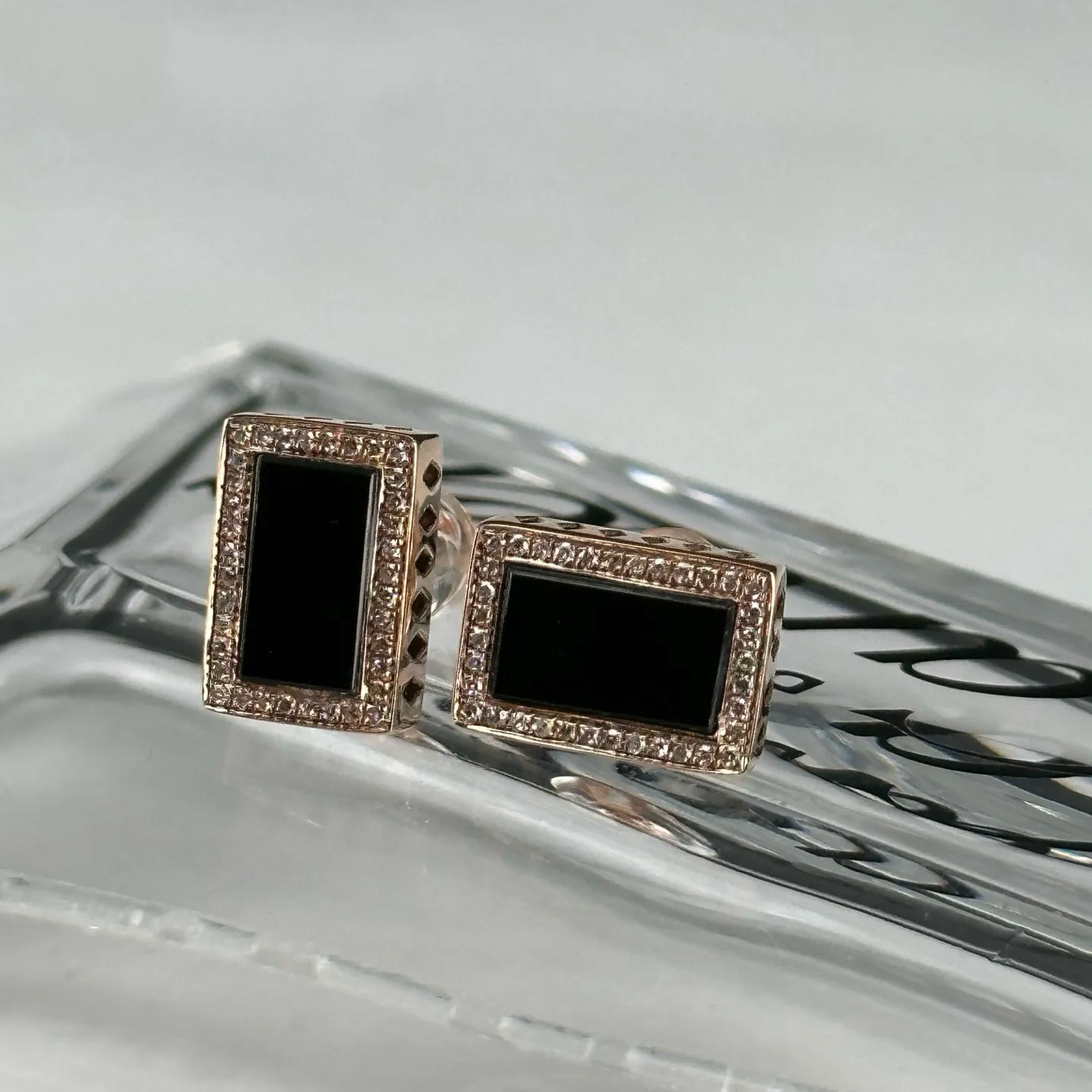 精品18k墨翠满钻耳钉 种好色正 黑度极好 打灯通透 油性十足 尺寸10.8