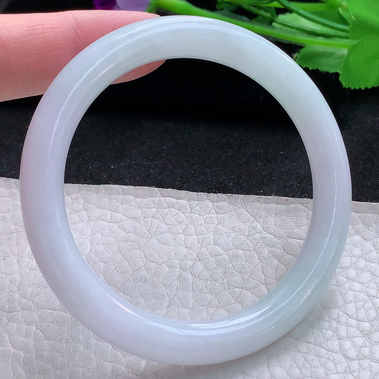 ee自然光56.5*8.2*8.5美人镯 天然翡翠A货圆条手镯水清新玉手环 叮当镯