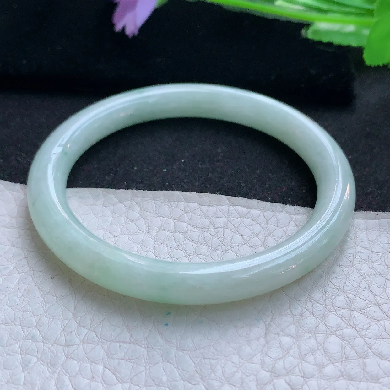 nr自然光55.5*8.6*8美人镯 天然翡翠A货玉手镯飘花秀气圆条玉手环 叮当镯