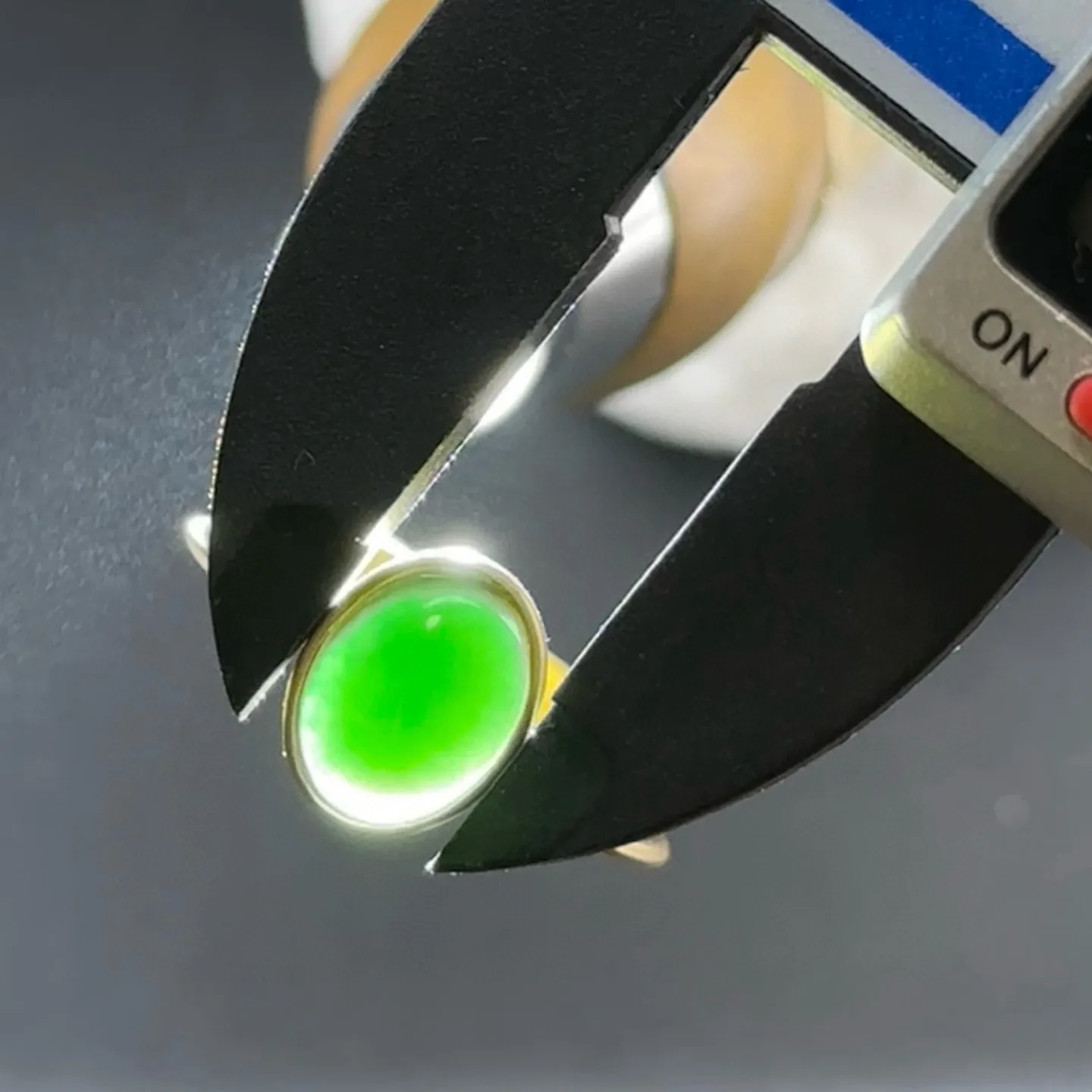 精品18k墨翠素圈戒指 种好色正 重金豪镶 打灯通透 油性十足 尺寸10.9