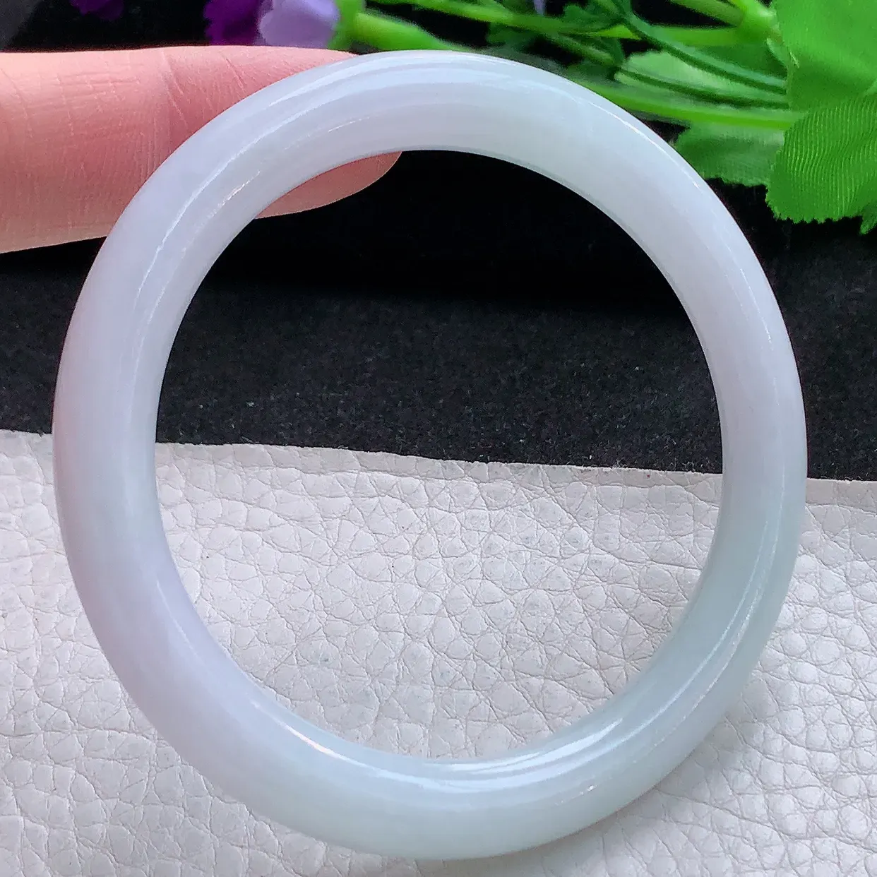 ee自然光56.5*8.2*8.5美人镯 天然翡翠A货圆条手镯水清新玉手环 叮当镯