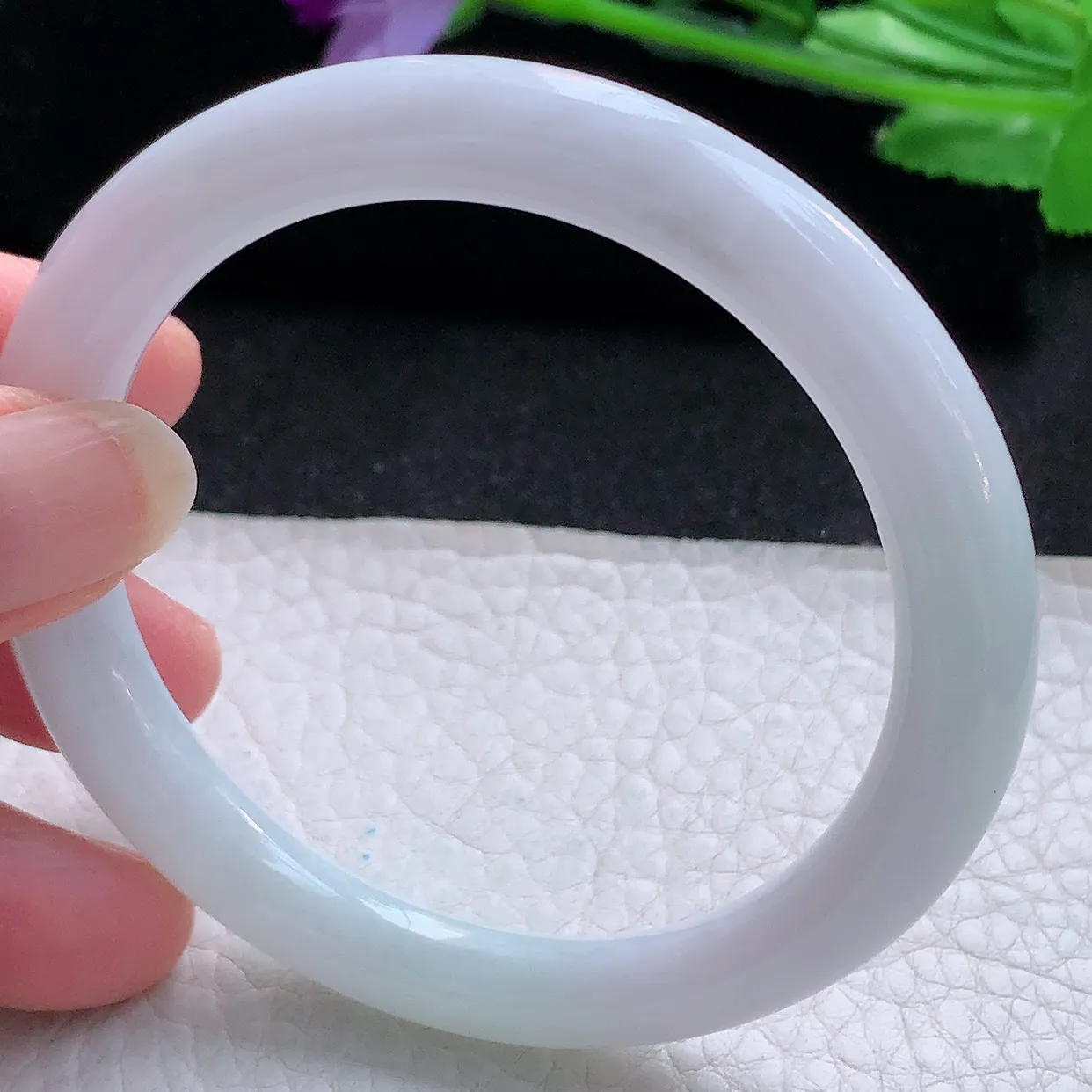 ee自然光56.5*8.2*8.5美人镯 天然翡翠A货圆条手镯水清新玉手环 叮当镯