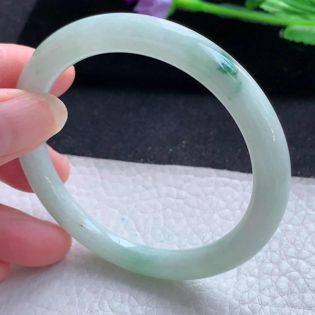 nr自然光55.5*8.6*8美人镯 天然翡翠A货玉手镯飘花秀气圆条玉手环 叮当镯