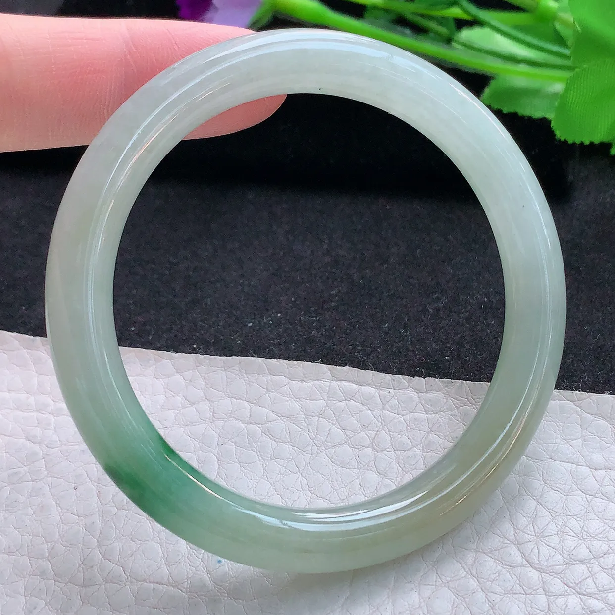 ll自然光55*8.3美人镯 天然翡翠A货玉手镯飘花清秀圆条玉手环 叮当镯