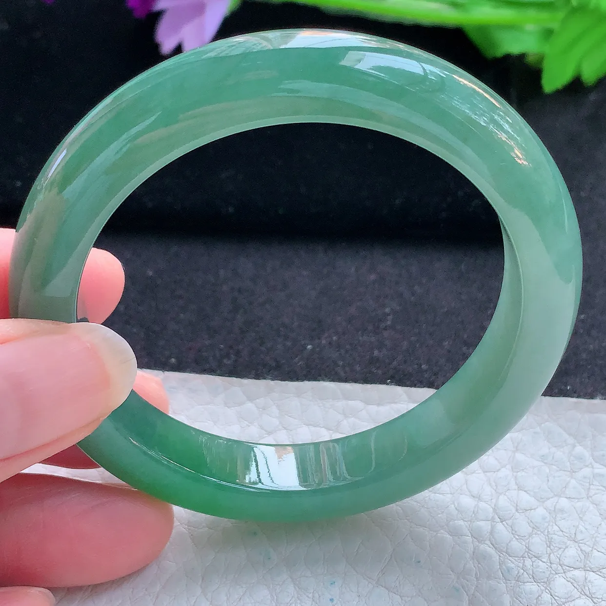 js自然光53.5*10.8*8.3平安镯 天然翡翠A货玉手镯满绿秀气宽边玉手环