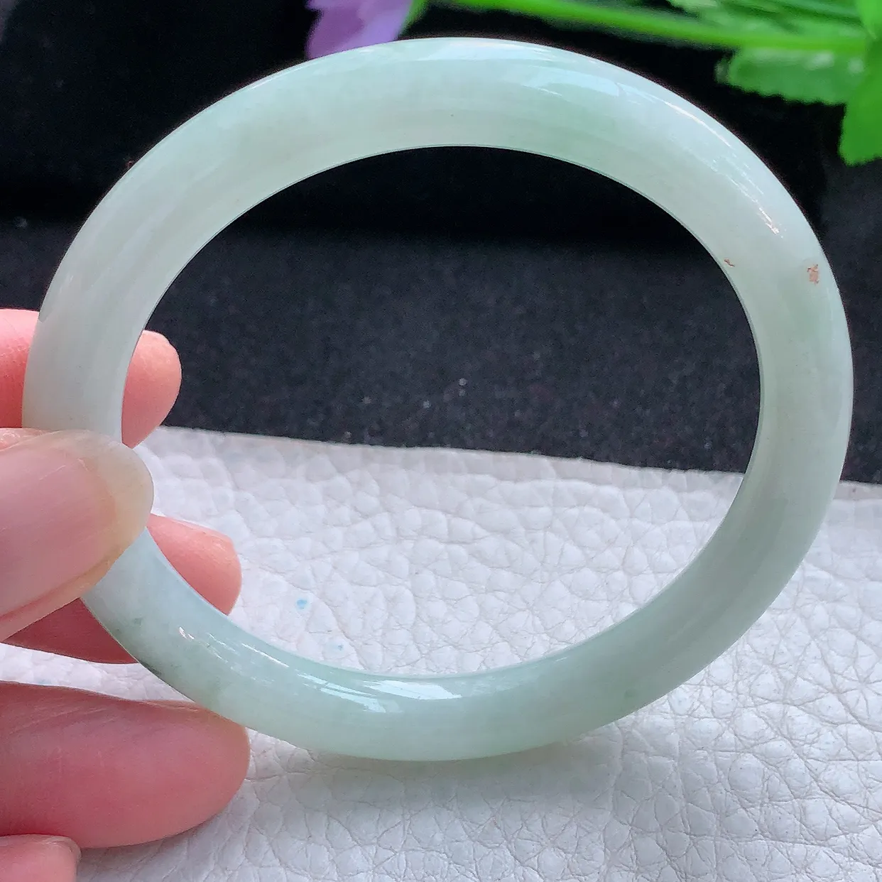 nr自然光55.5*8.6*8美人镯 天然翡翠A货玉手镯飘花秀气圆条玉手环 叮当镯