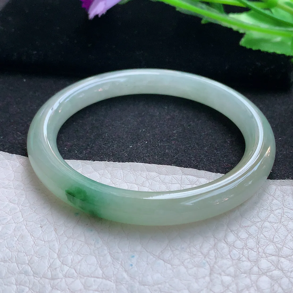 ll自然光55*8.3美人镯 天然翡翠A货玉手镯飘花清秀圆条玉手环 叮当镯