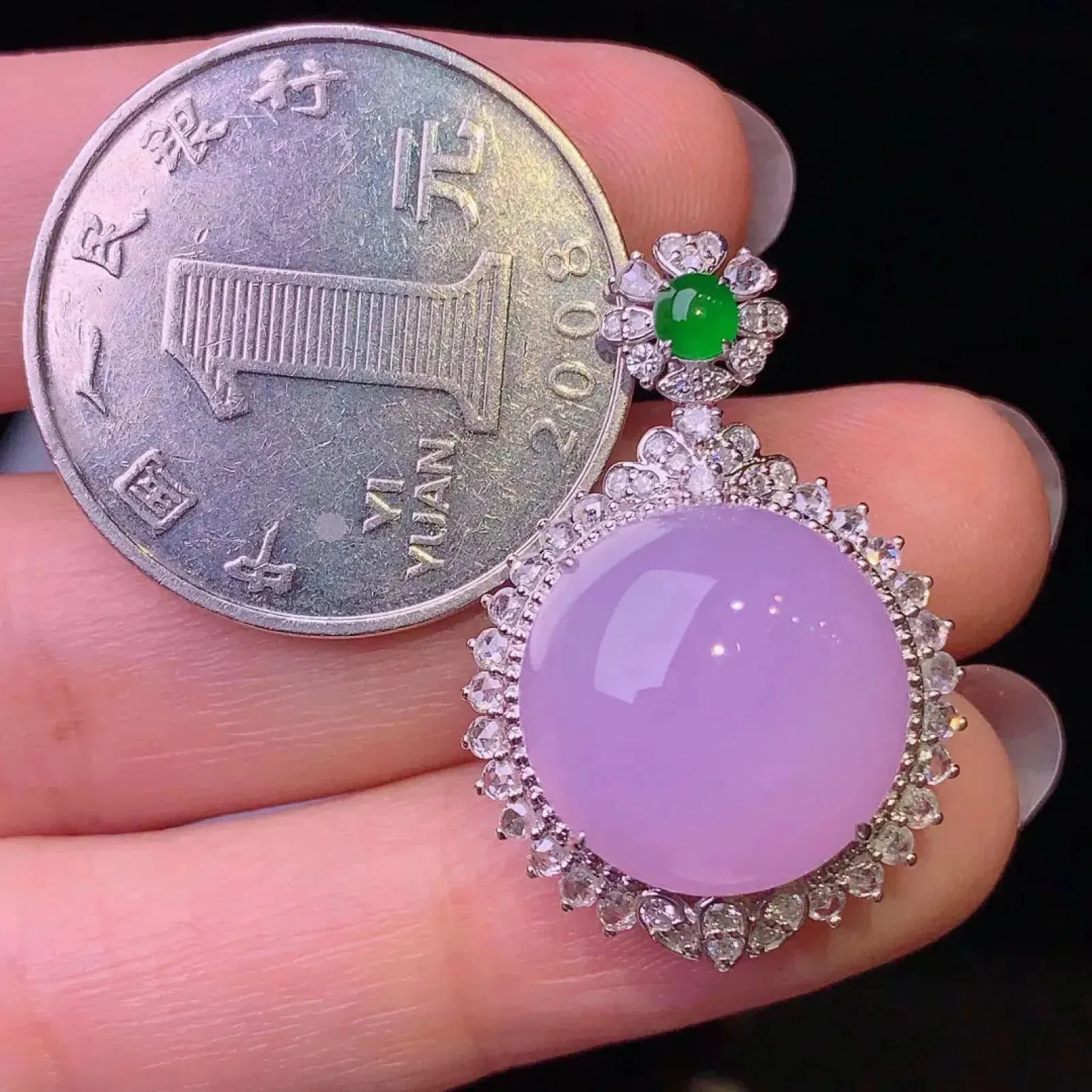 18k金钻镶嵌紫罗兰蛋面吊坠 玉质细腻 色泽清新艳丽 整体尺寸29.3*19.9*13