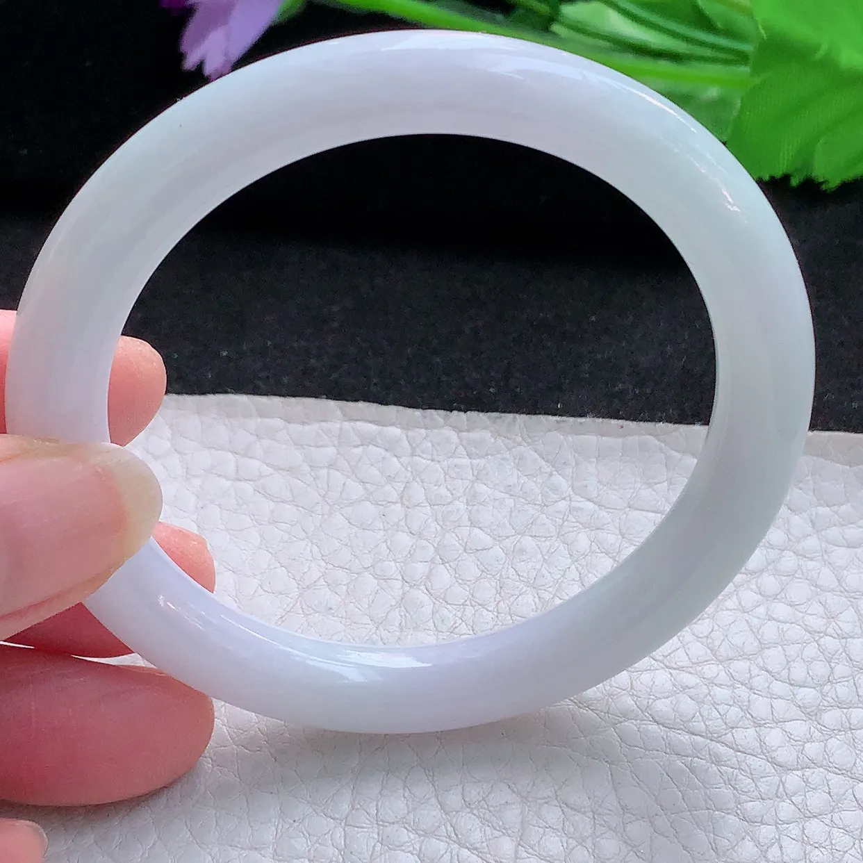 ee自然光56.5*8.2*8.5美人镯 天然翡翠A货圆条手镯水清新玉手环 叮当镯