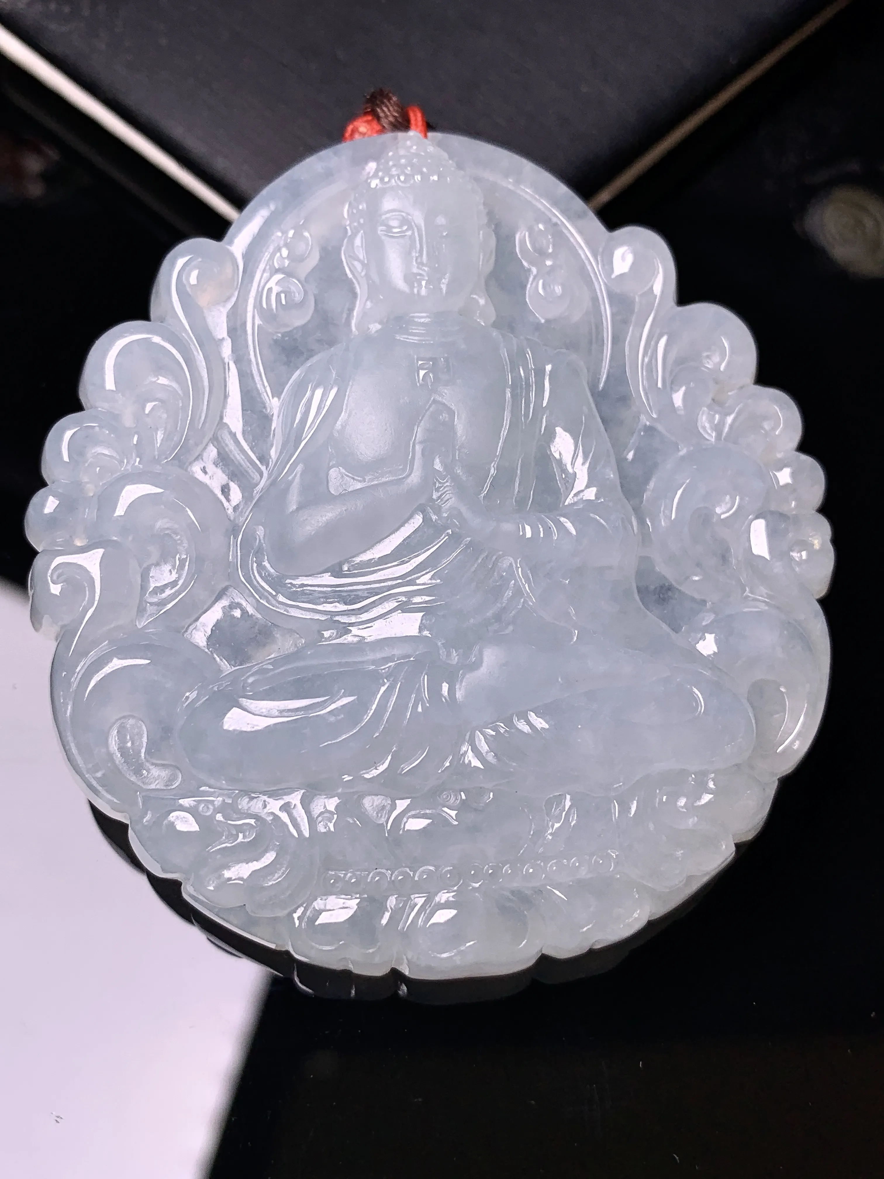 大日如来佛祖吊坠 玉质细腻 色泽清新艳丽 整体尺寸57.3*53.5*8.8