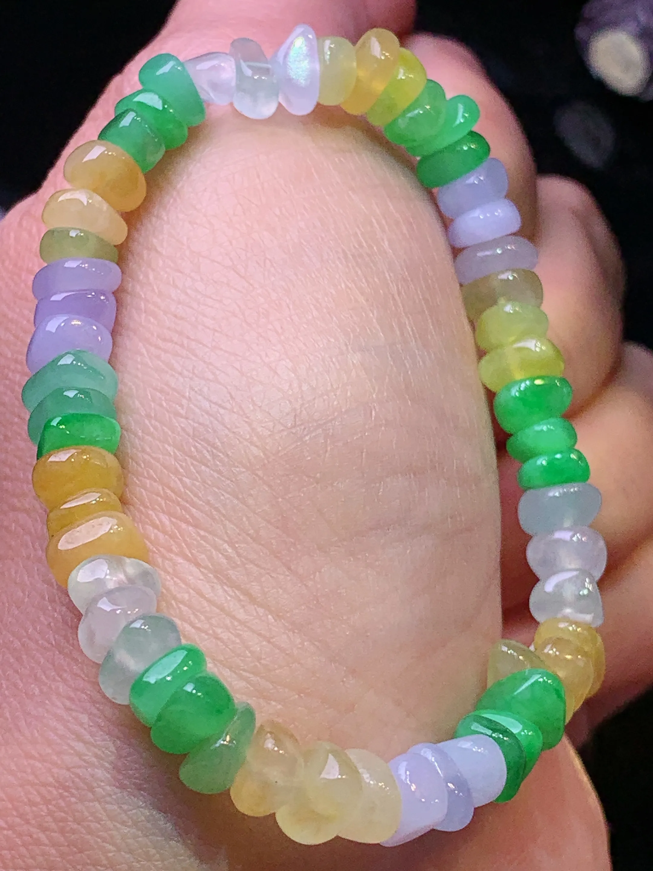 三彩随形手链 玉质细腻 色泽清新艳丽 整体尺寸6.6*5*4