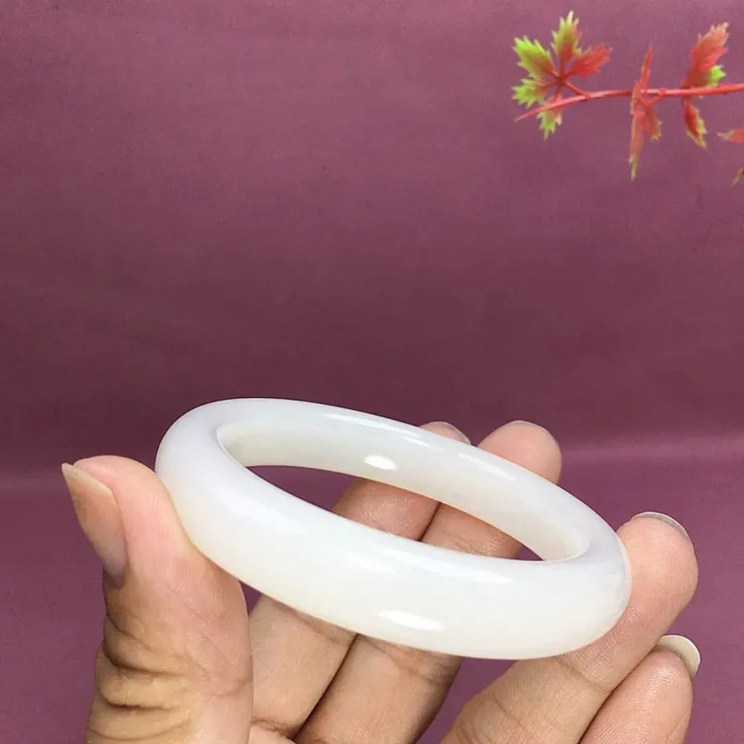 和田玉57圈口羊脂白手镯！玉质细腻油润 底色纯净无裂无杂 脂粉好，品质高