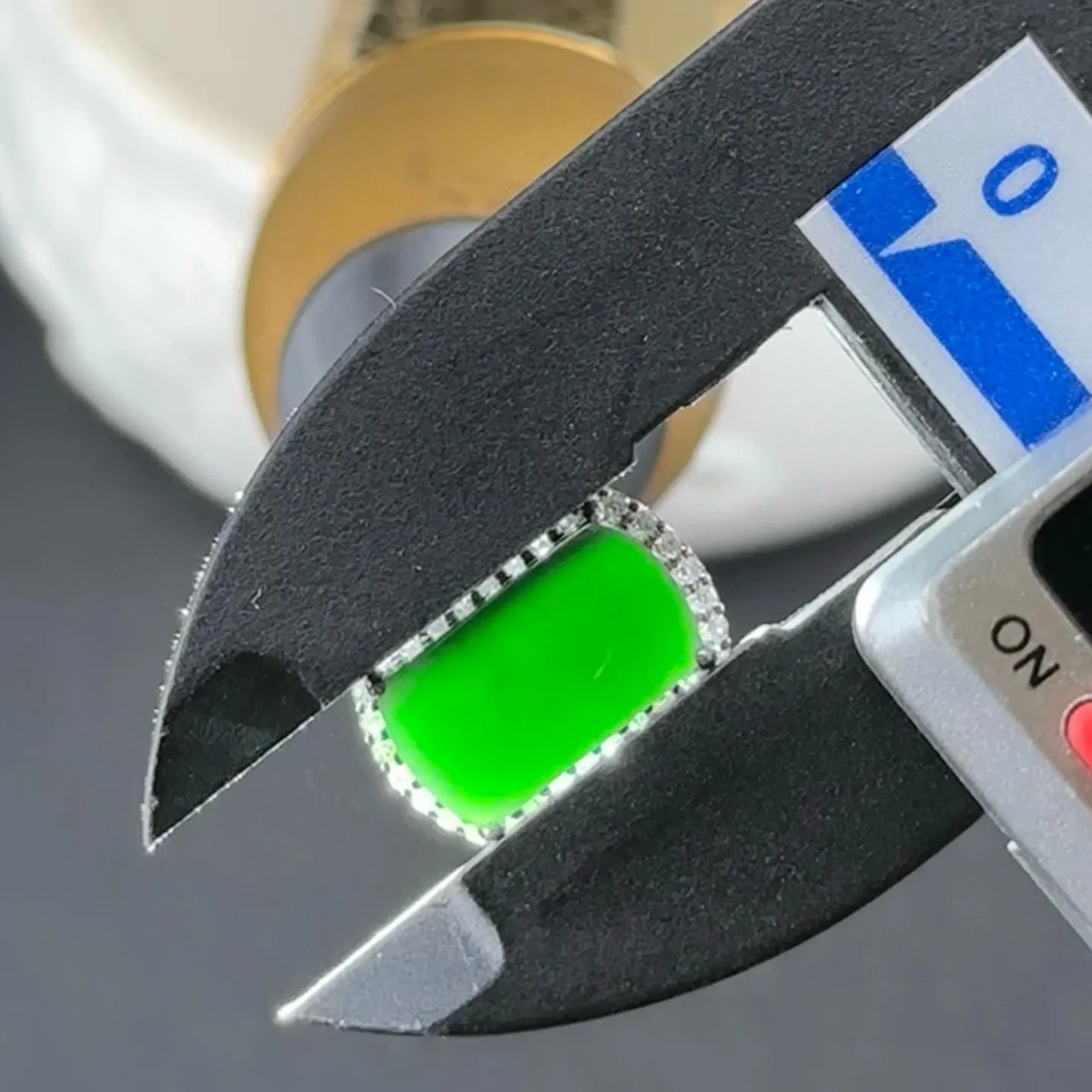 精品18k马鞍墨翠女戒 种好色正 黑度极好 打灯通透 油性十足 尺寸11.5