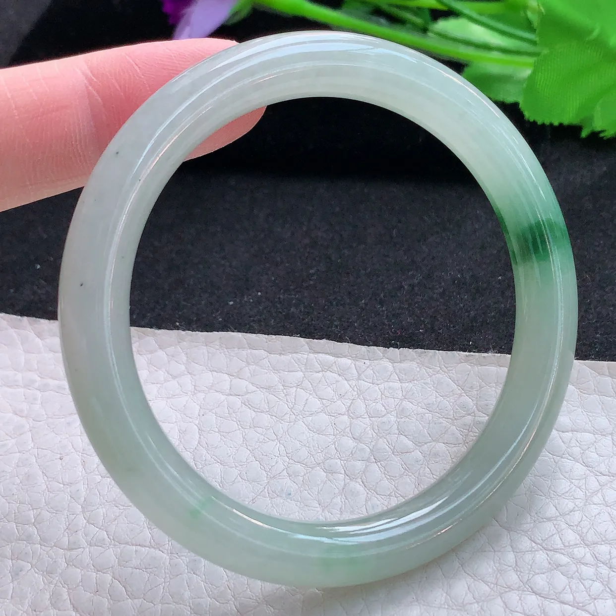 ll自然光55*8.3美人镯 天然翡翠A货玉手镯飘花清秀圆条玉手环 叮当镯