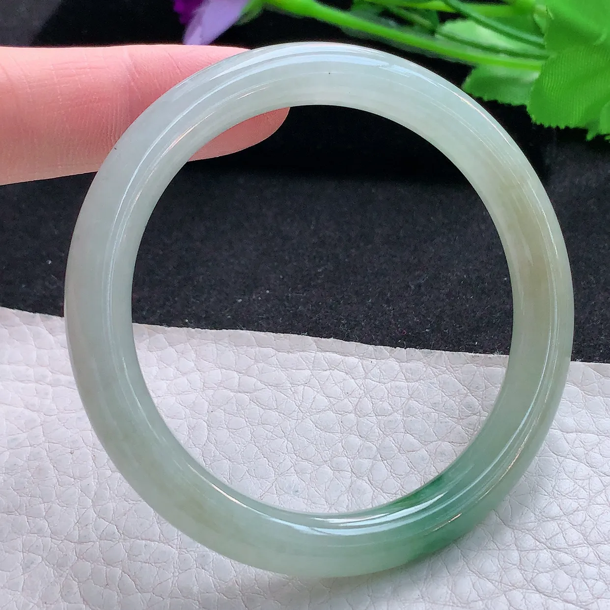 ll自然光55*8.3美人镯 天然翡翠A货玉手镯飘花清秀圆条玉手环 叮当镯