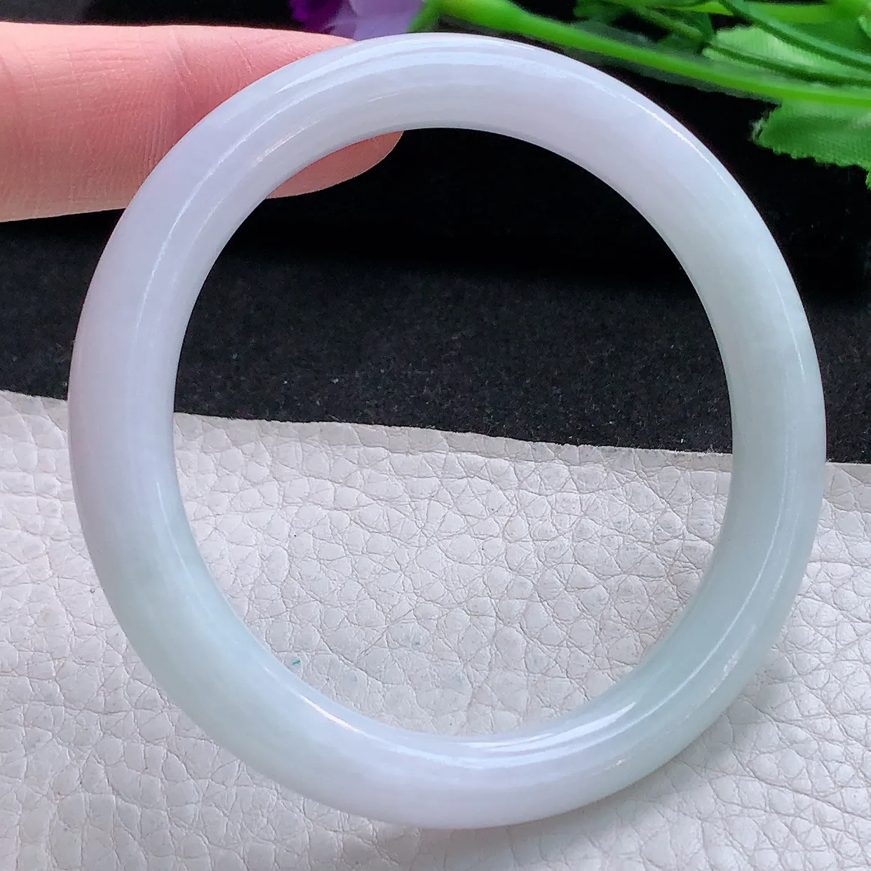 ee自然光56.5*8.2*8.5美人镯 天然翡翠A货圆条手镯水清新玉手环 叮当镯