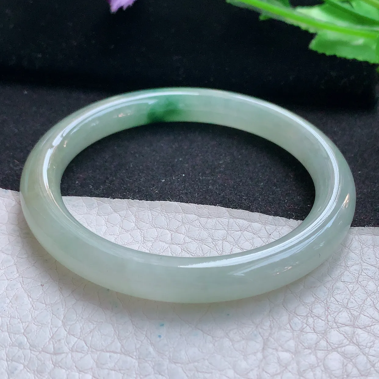 ll自然光55*8.3美人镯 天然翡翠A货玉手镯飘花清秀圆条玉手环 叮当镯