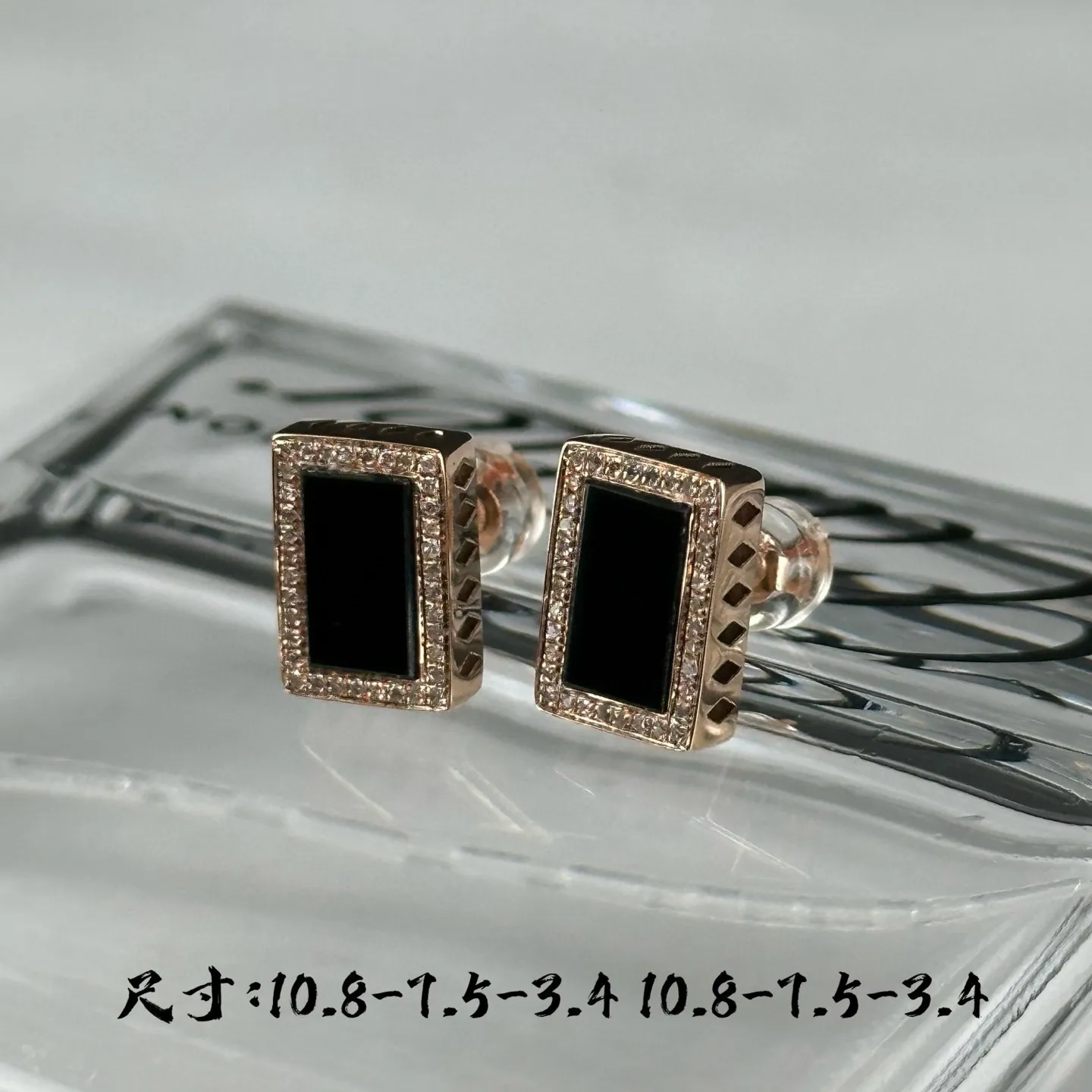 精品18k墨翠满钻耳钉 种好色正 黑度极好 打灯通透 油性十足 尺寸10.8