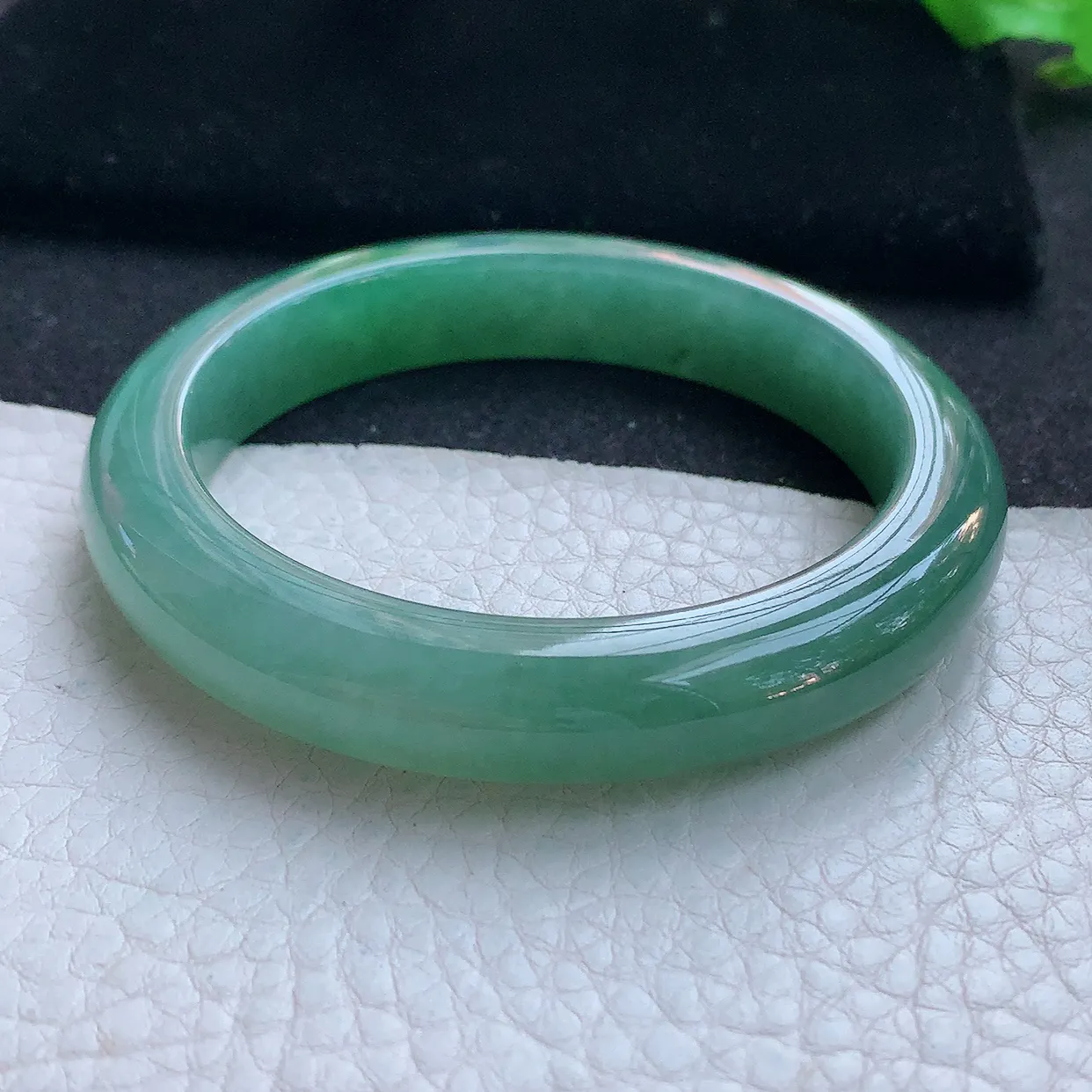 js自然光53.5*10.8*8.3平安镯 天然翡翠A货玉手镯满绿秀气宽边玉手环